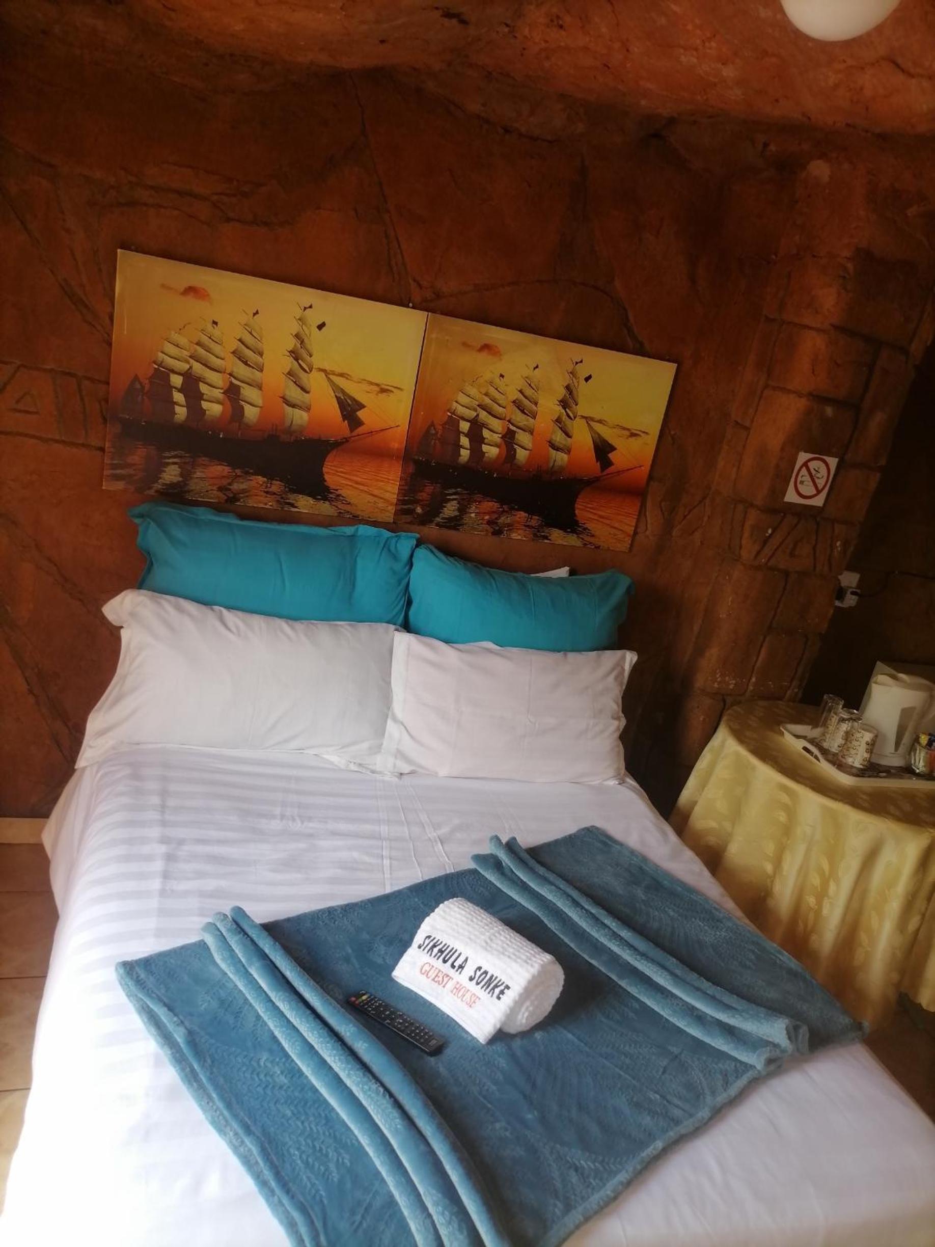 Deluxe Double Room with Castle View - Photo 2