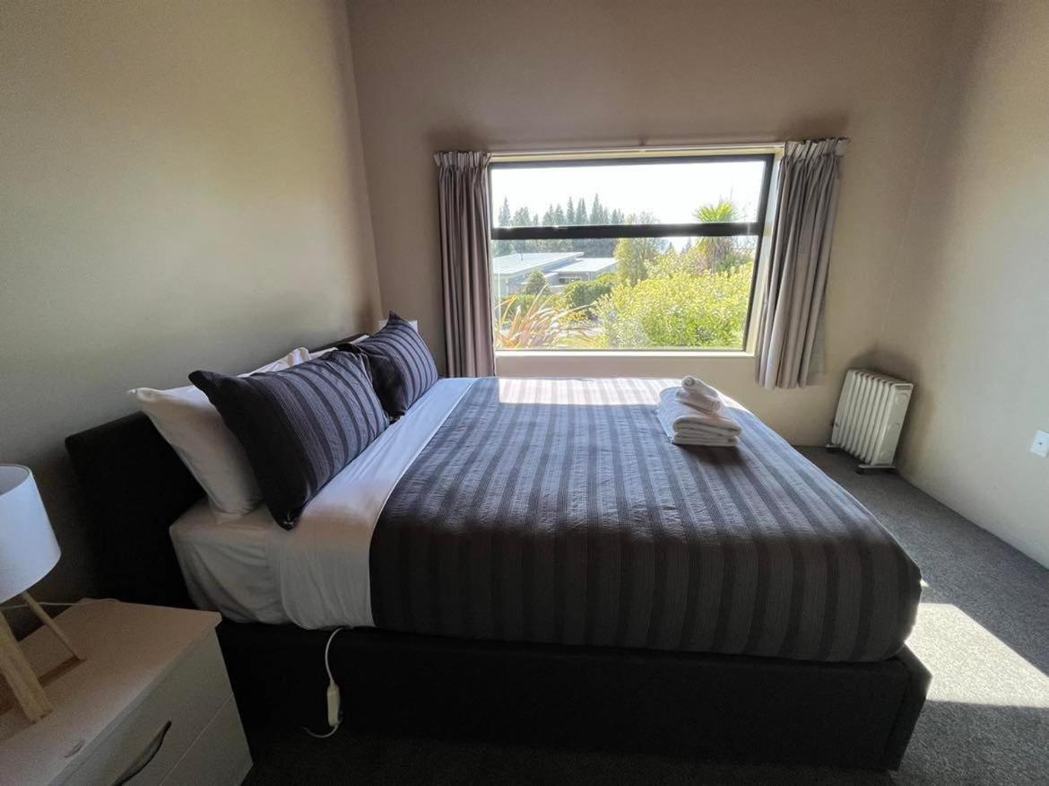 Five-Bedroom House photo 2