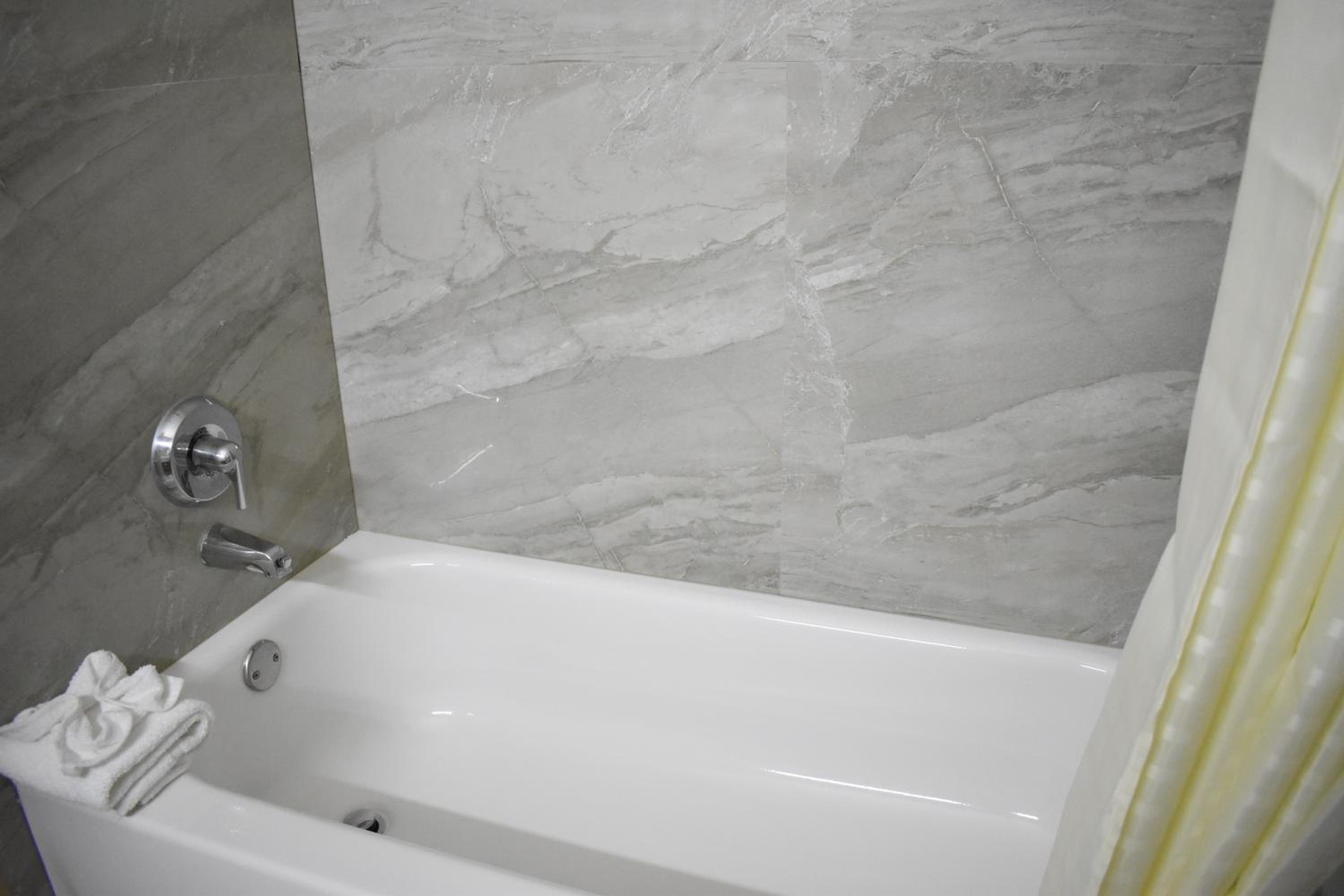 Suite - Photo 3