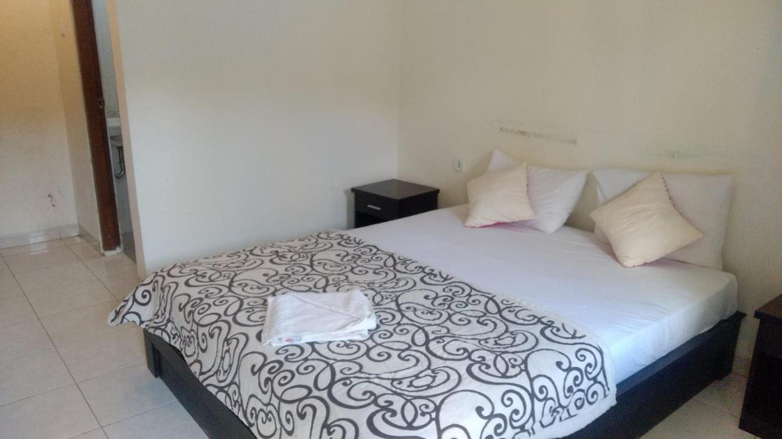 Standard King Room - Photo 5