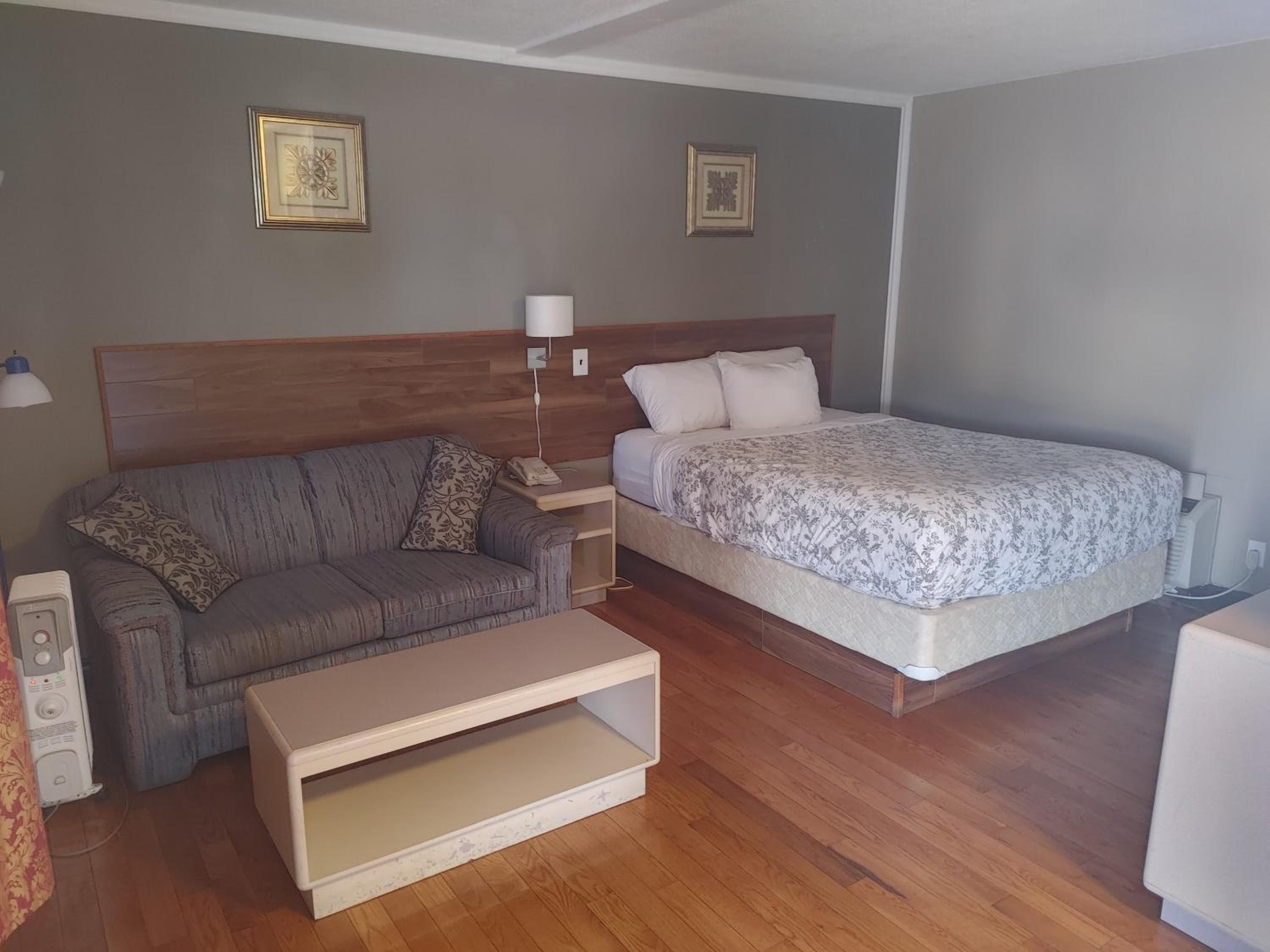 Standard Queen Room photo 3