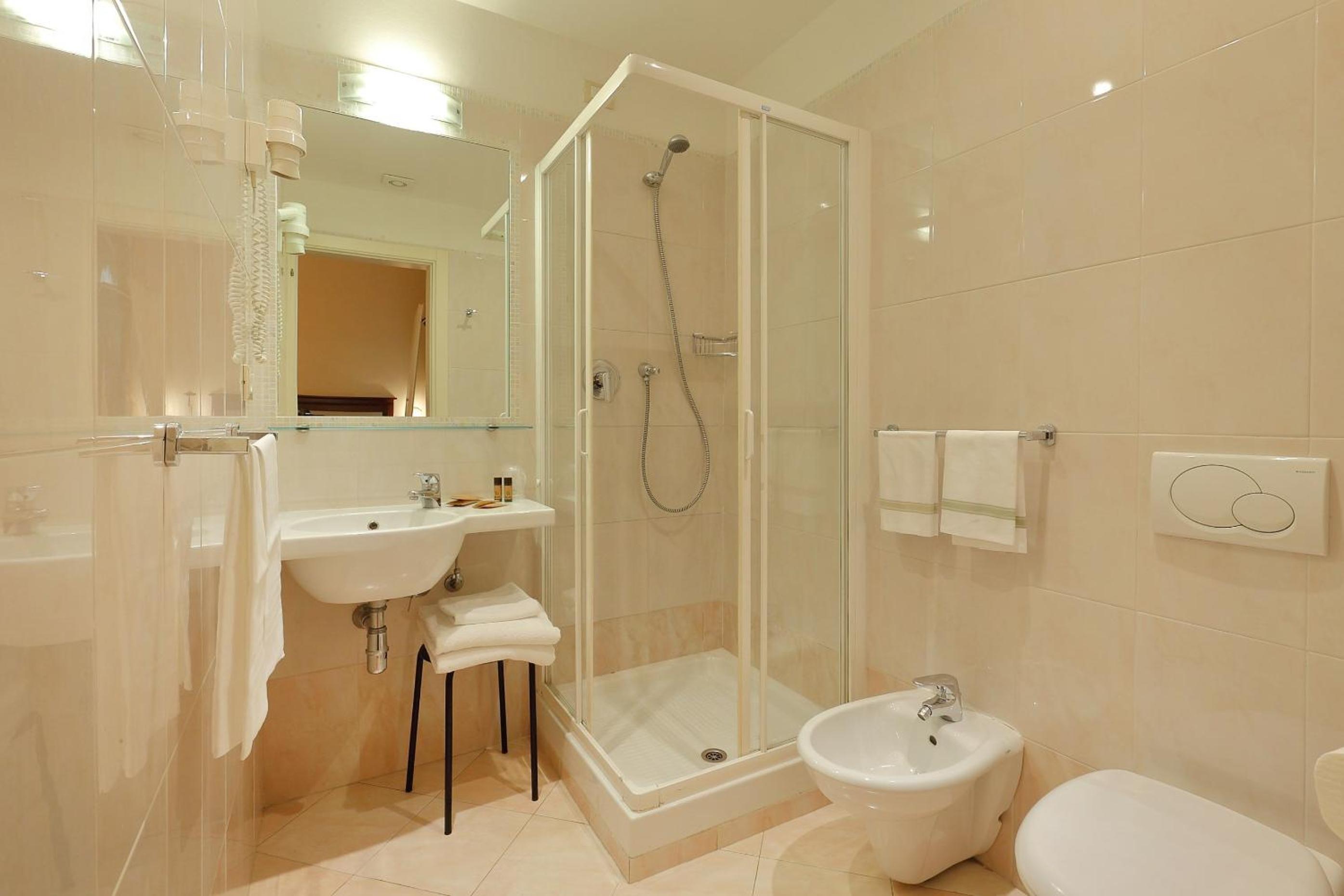 Standard Double Room thumbnail 6