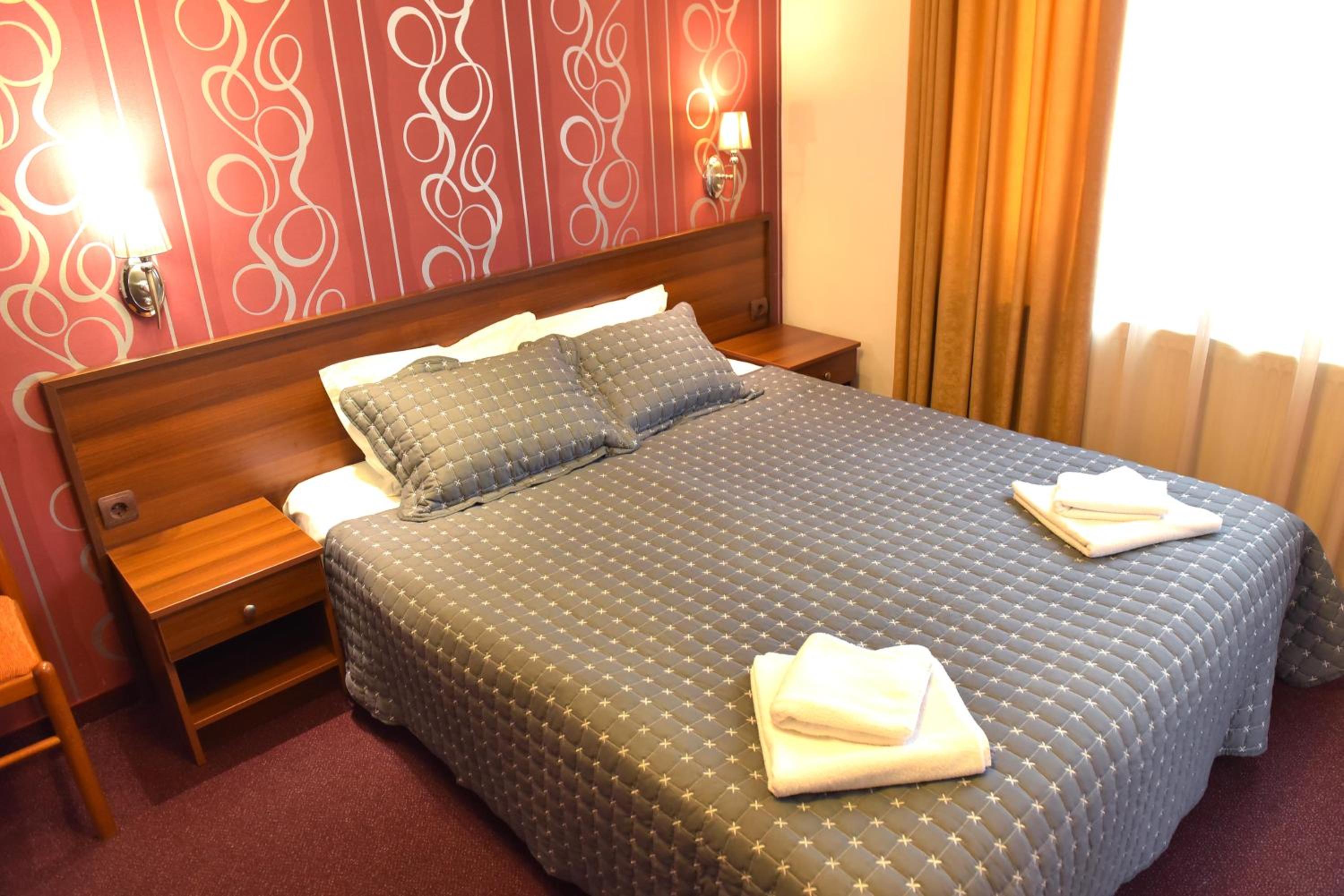 Deluxe Double Room with Balcony - Photo 11