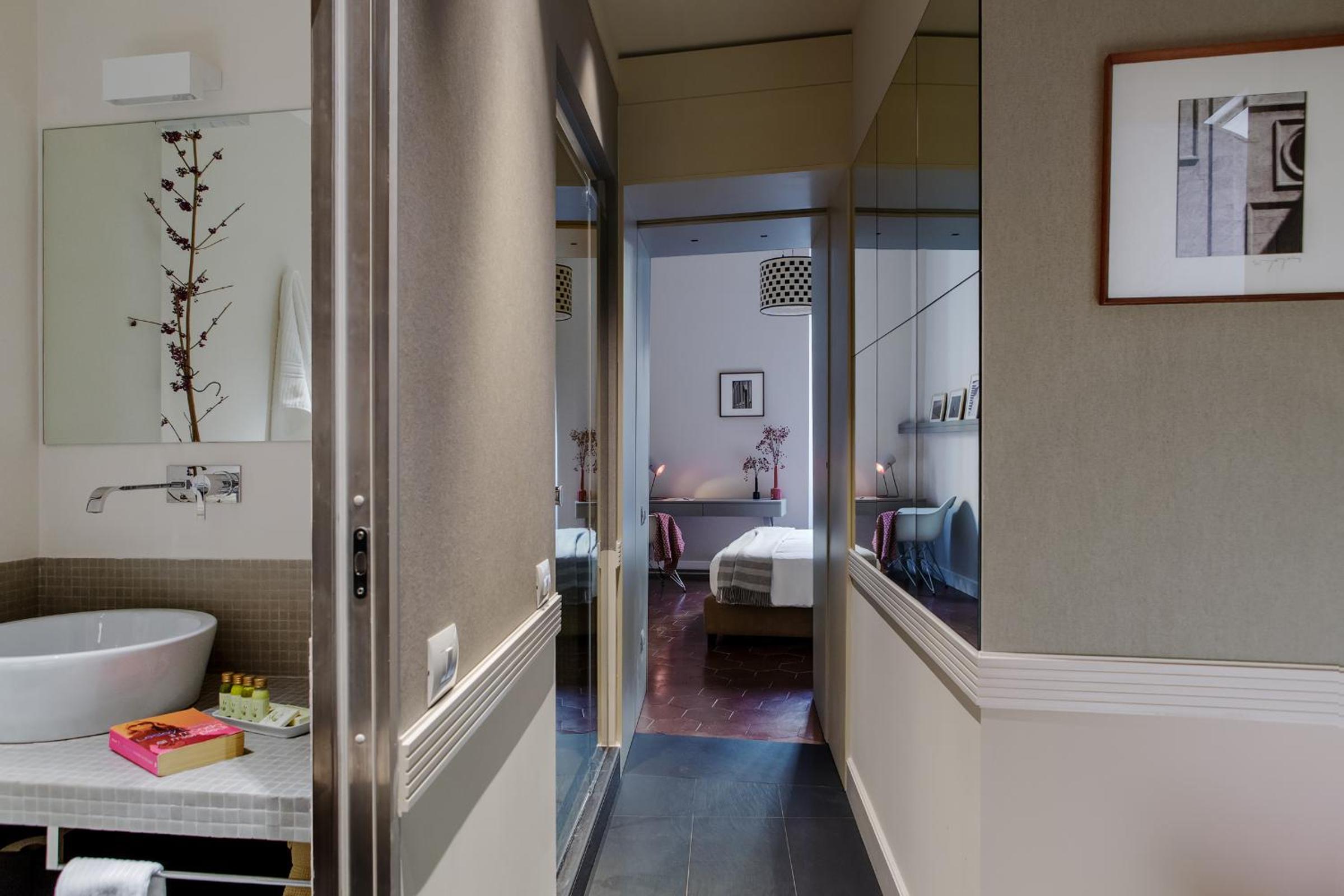 Large Double or Twin Room with City View photo 3