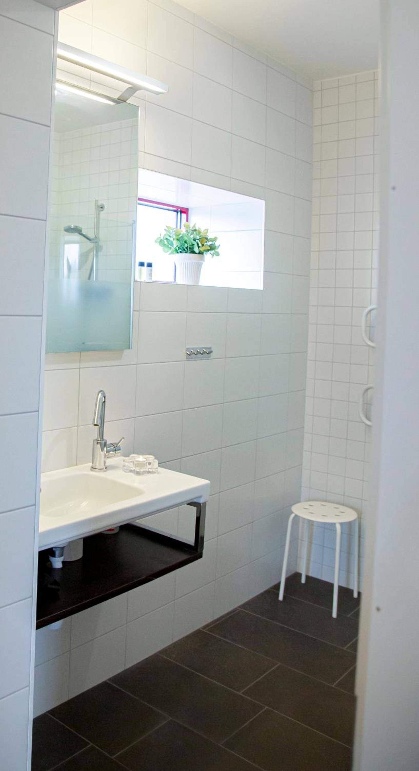Suite - Photo 16