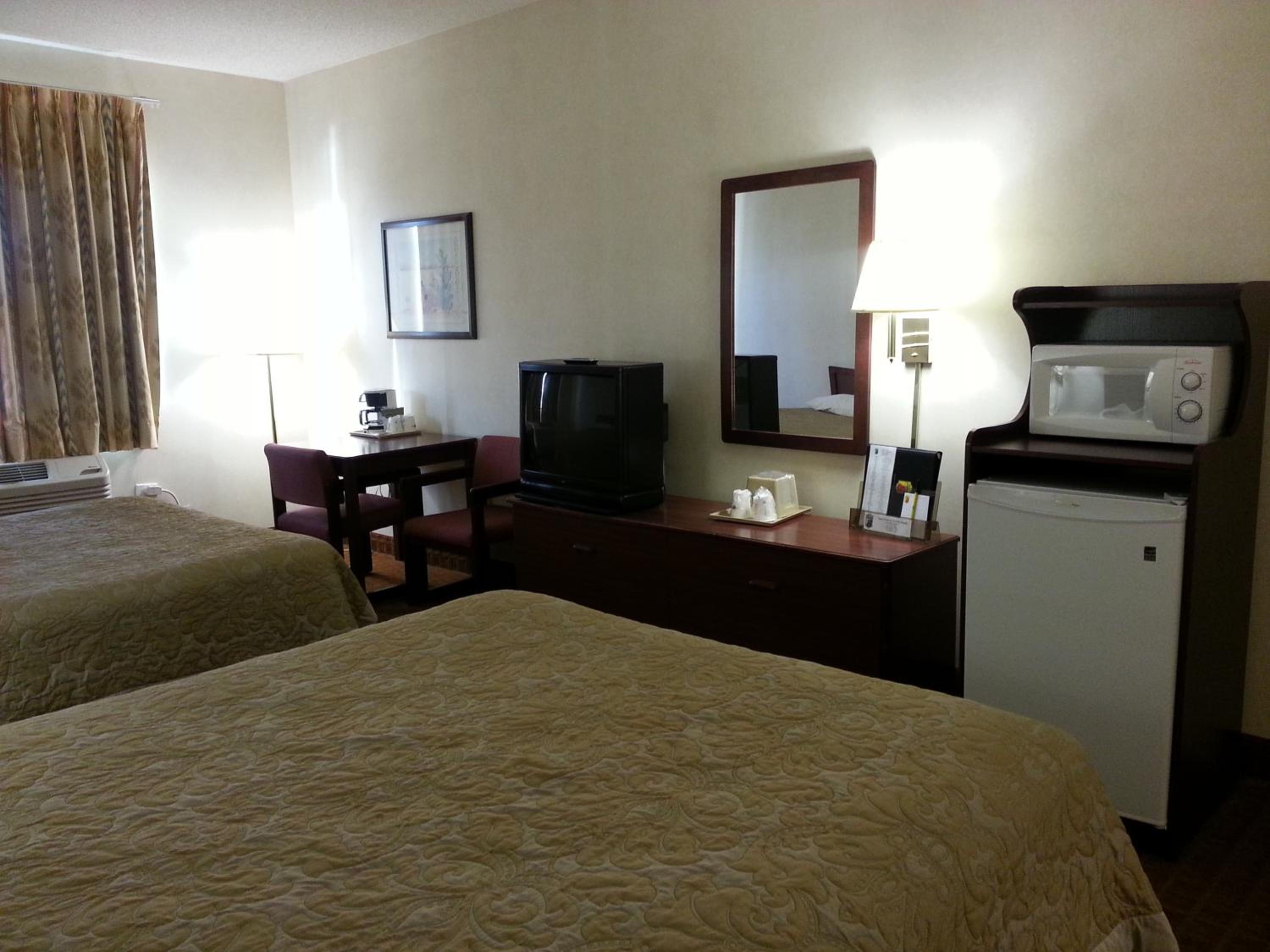 Studio Suite with Two Queen Beds - Non-Smoking - Photo 2