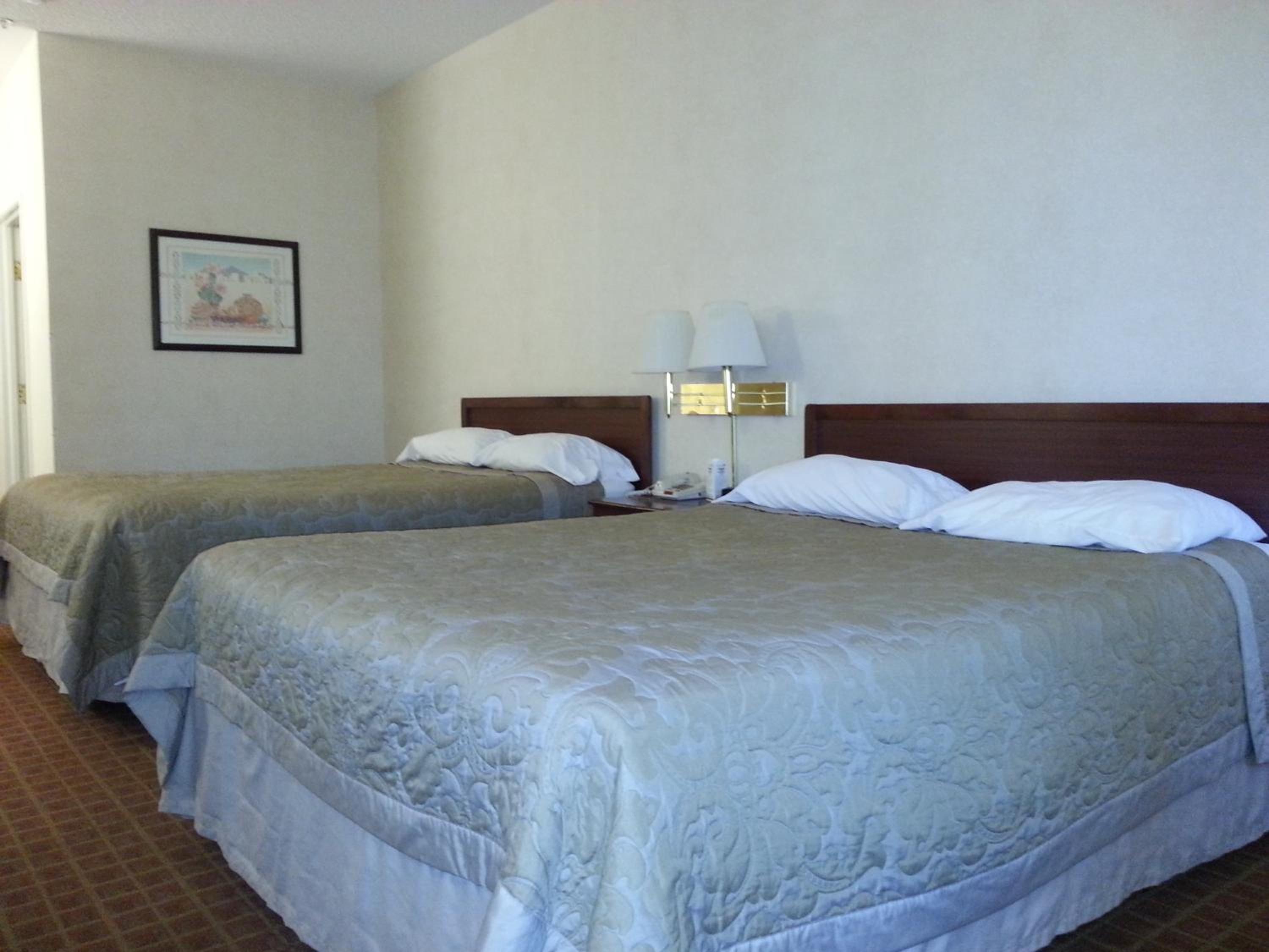 Superior Queen Room with Three Queen Beds - Non-Smoking - Photo 1