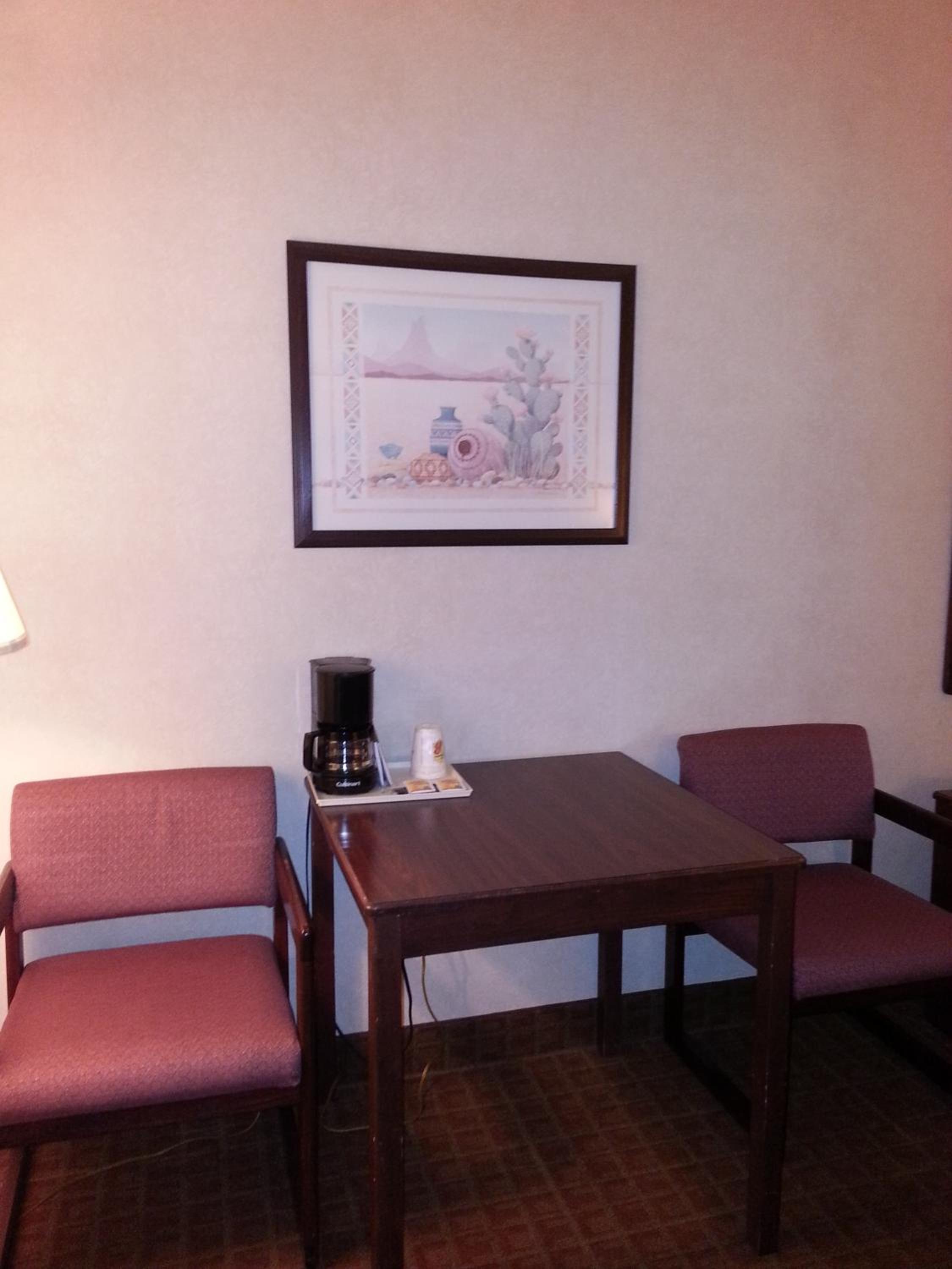 Superior Queen Room with Three Queen Beds - Non-Smoking - Photo 2