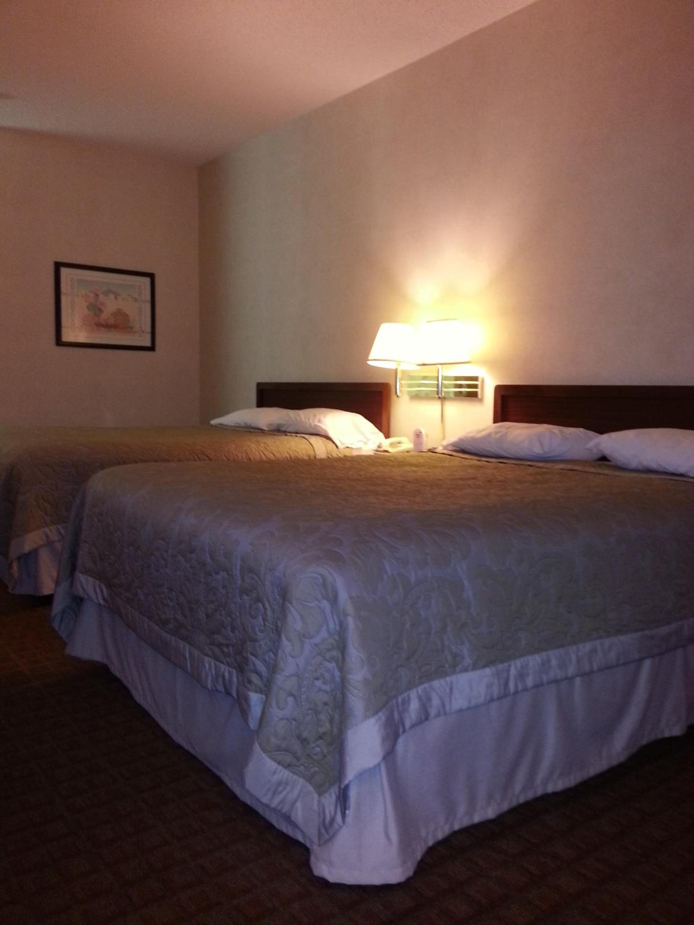 Queen Room with Two Queen Beds - Non-Smoking - Photo 1