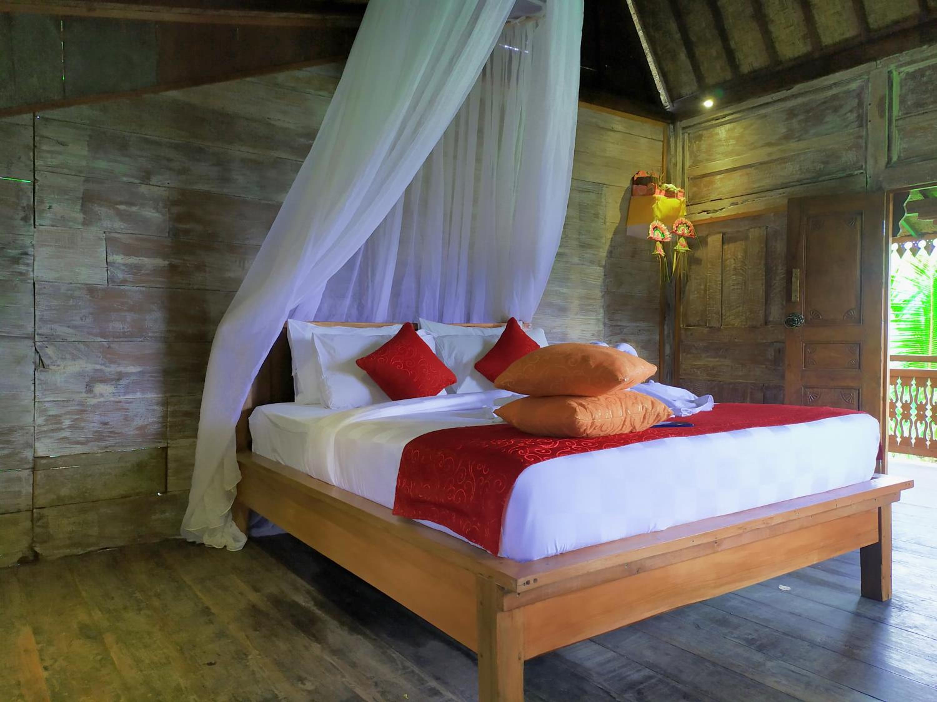 King Room with Balcony - Photo 36