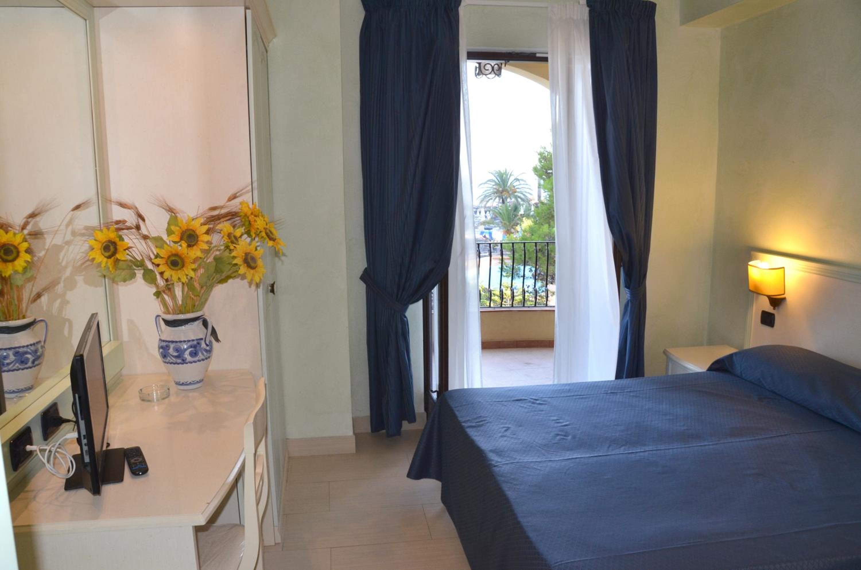 Deluxe Double or Twin Room with Sea View