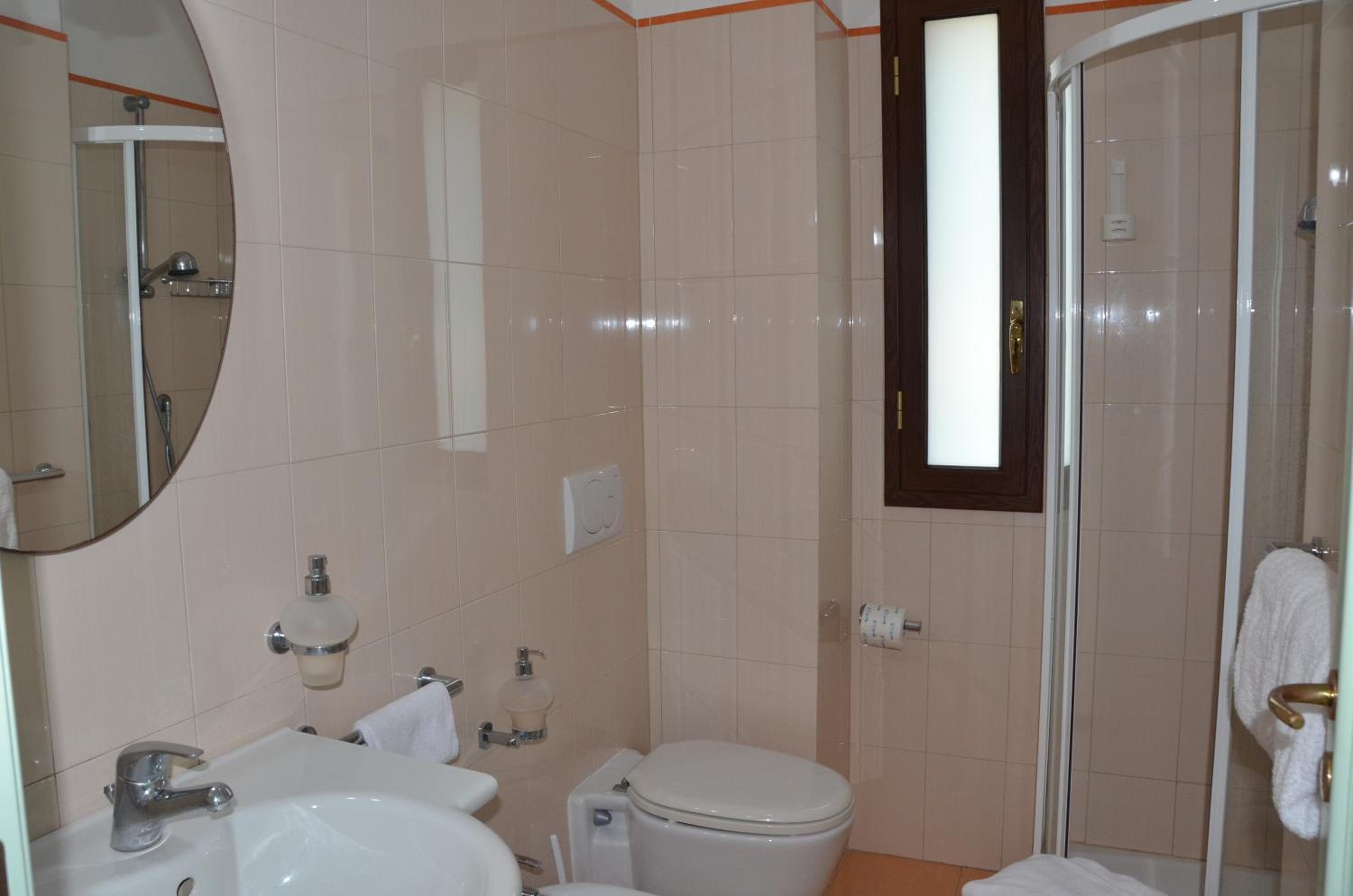 Deluxe Double or Twin Room with Sea View photo 2