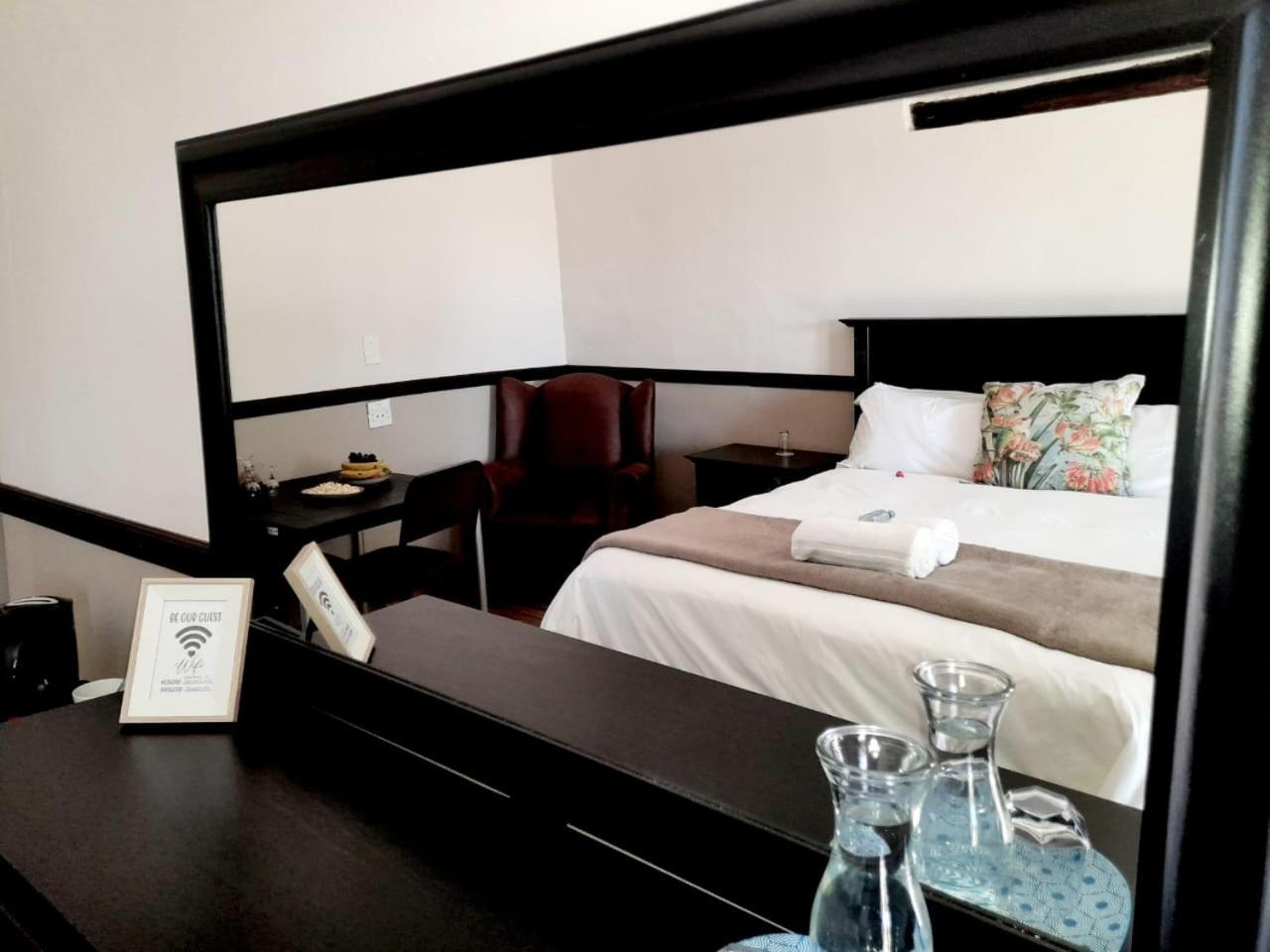 Queen Room with Garden View photo 3