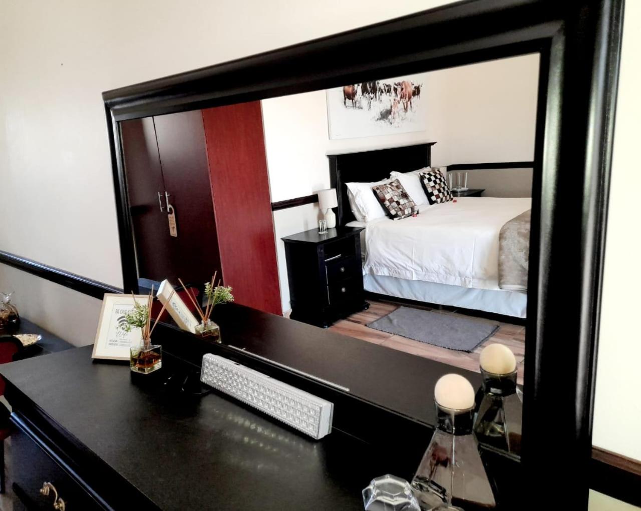 Deluxe Double Room (2 Adults + 1 Child) photo 2
