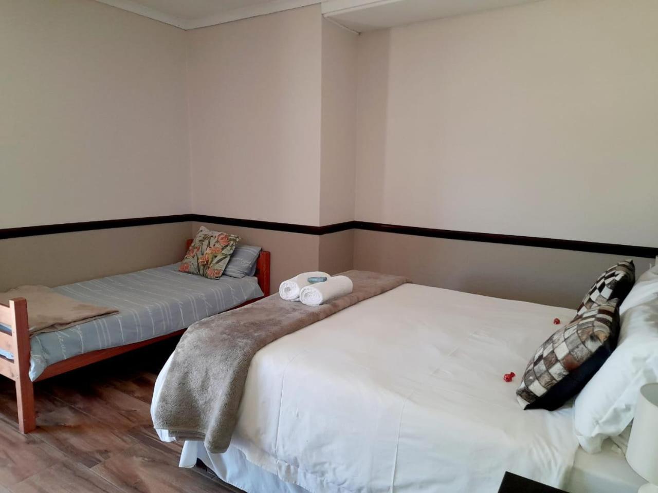 Deluxe Double Room (2 Adults + 1 Child) photo 1