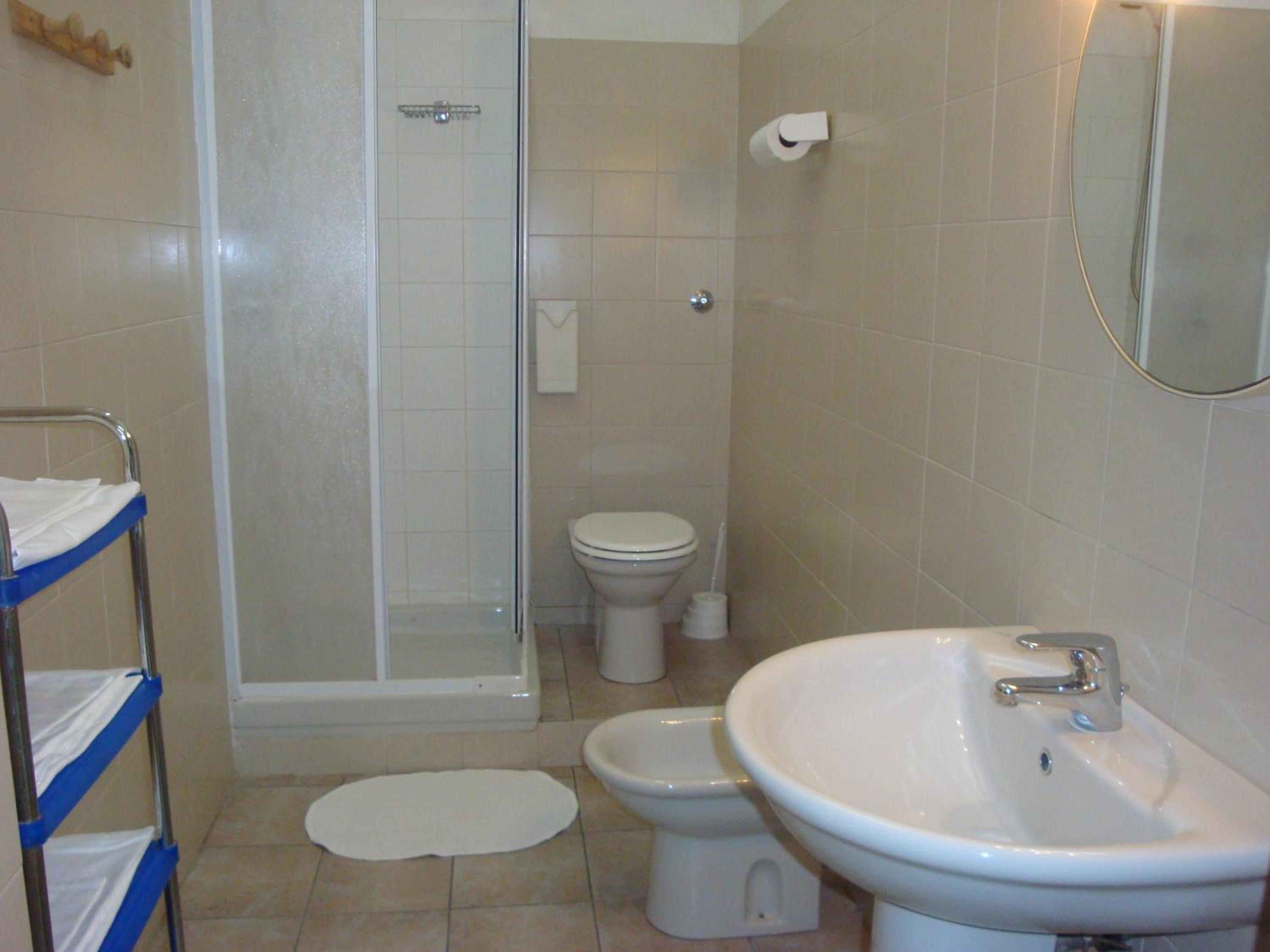 Family Room with Private Bathroom photo 2
