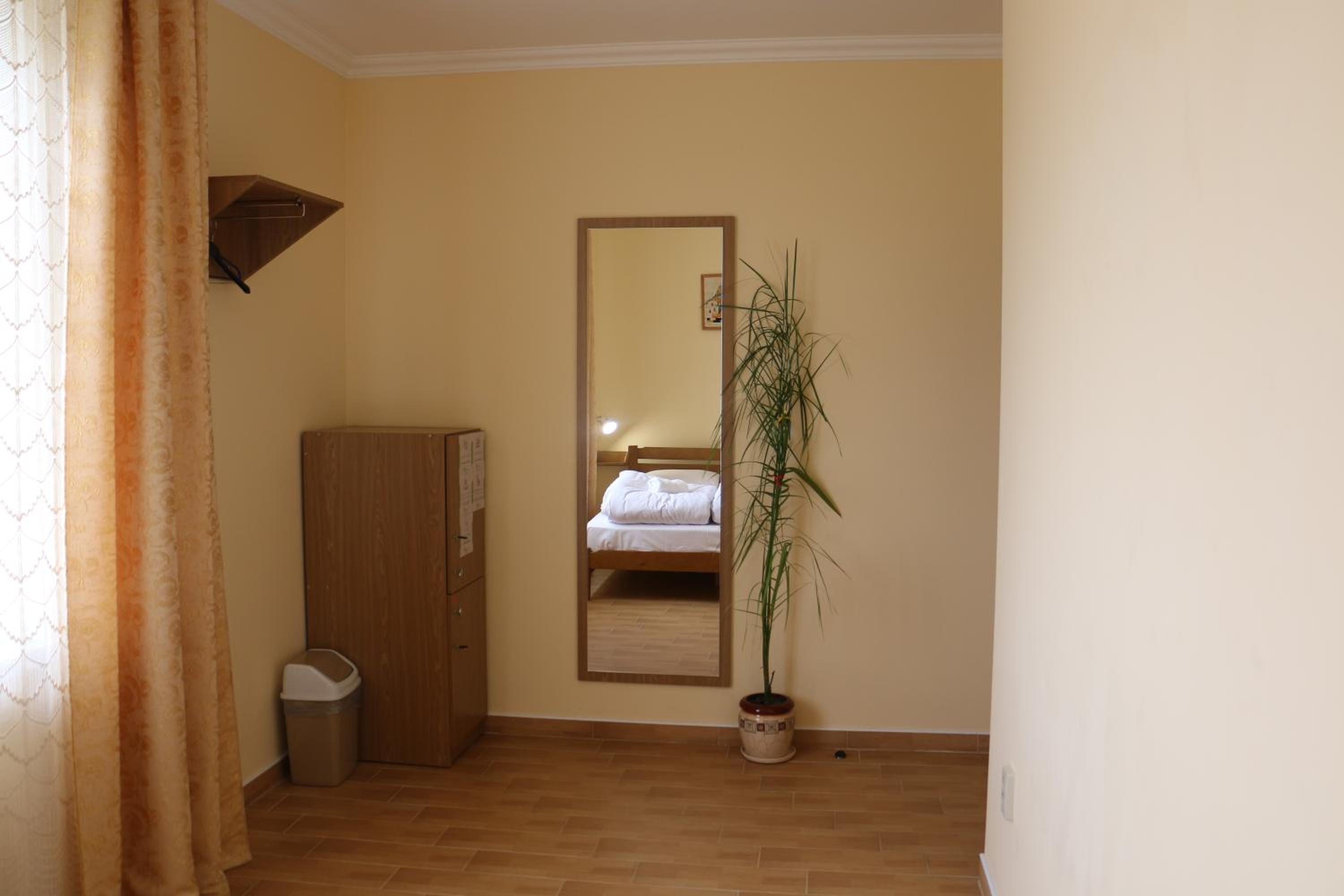 Double Room with Shared Bathroom photo 2