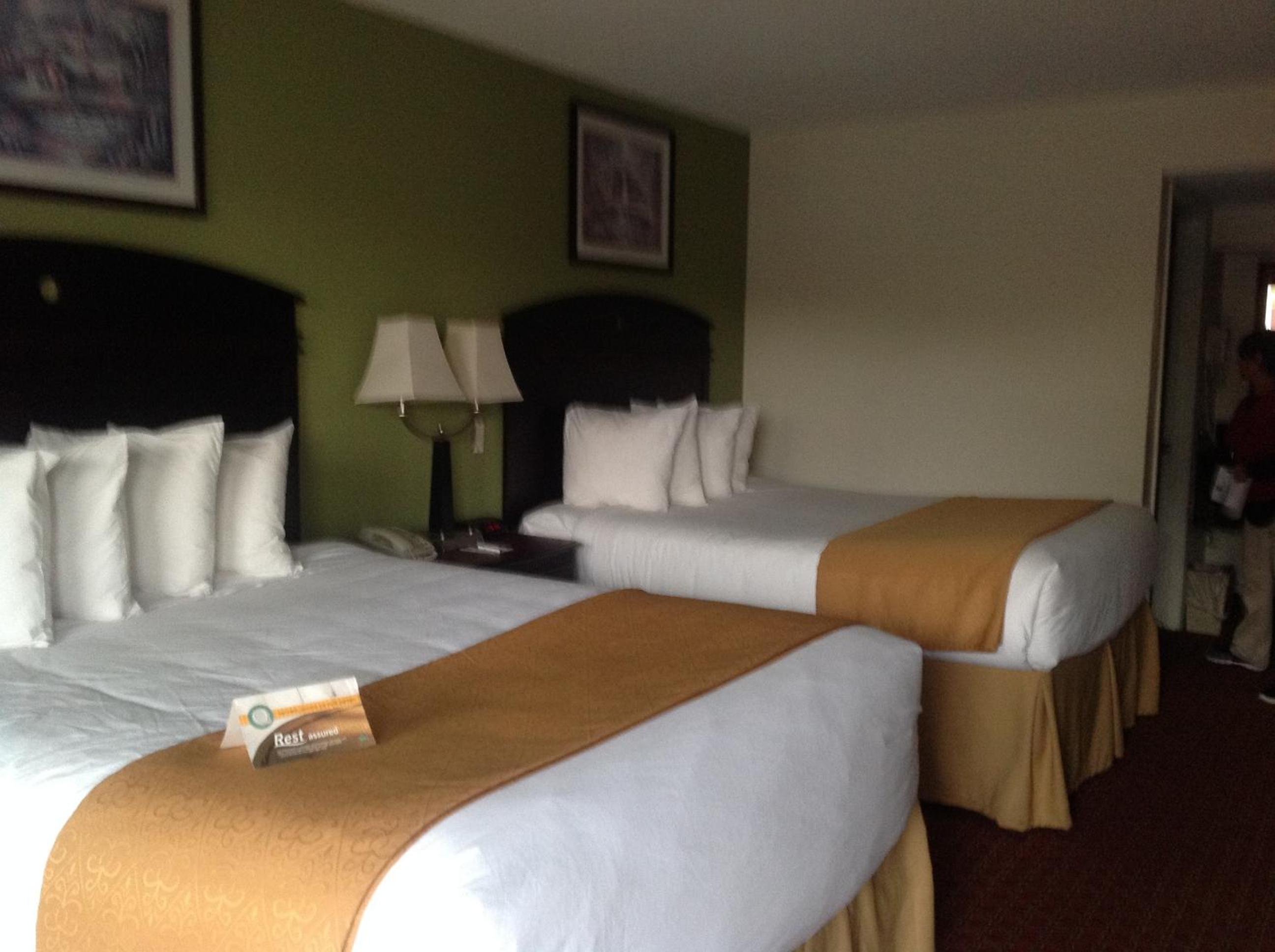 Queen Room with Two Queen Beds - Non-Smoking - Photo 1