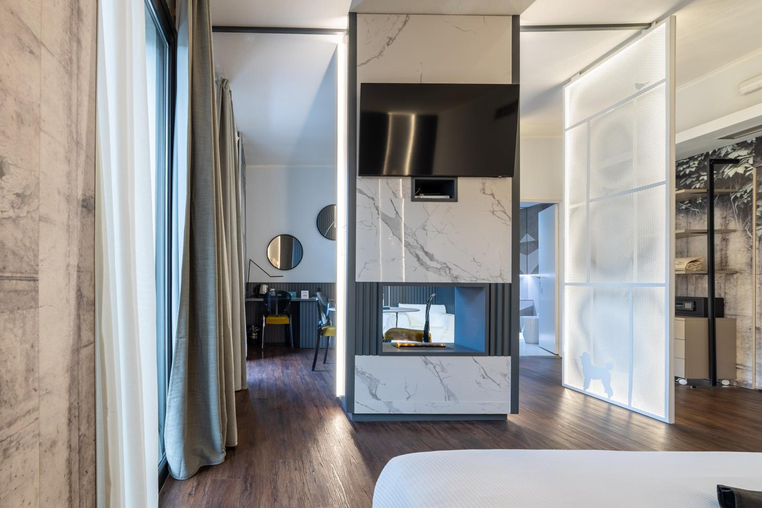Suite with Spa Access - Photo 5