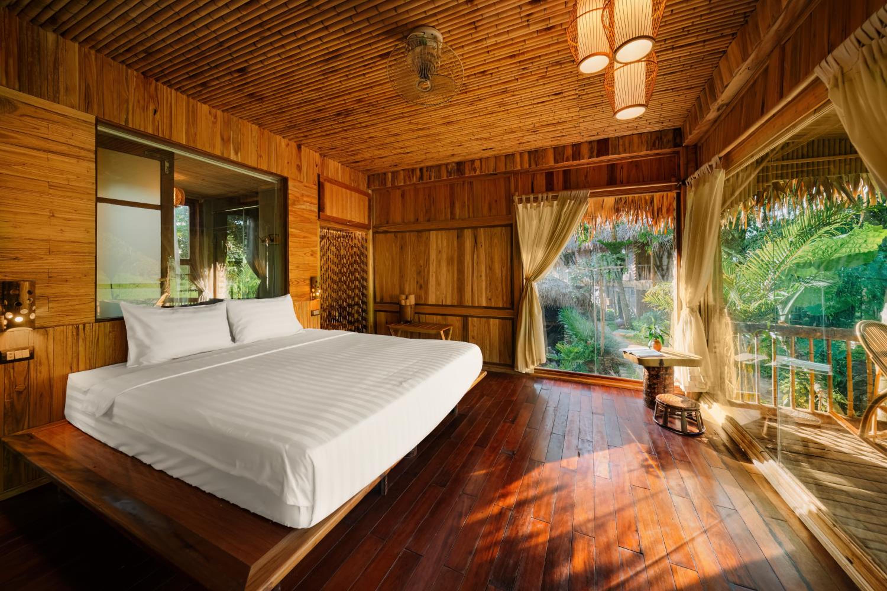 Deluxe Double Room with Balcony photo 2