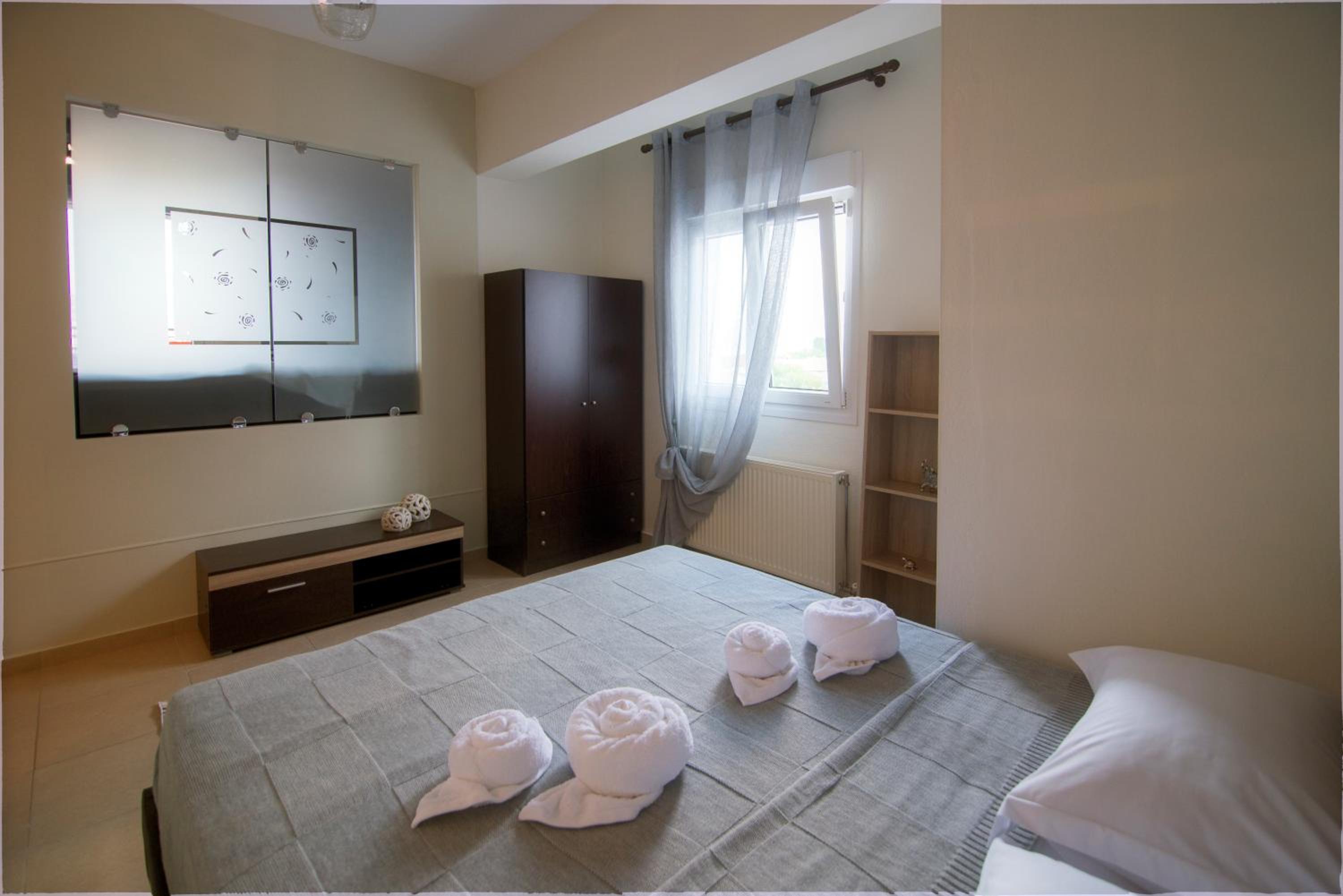One-Bedroom Apartment photo 2