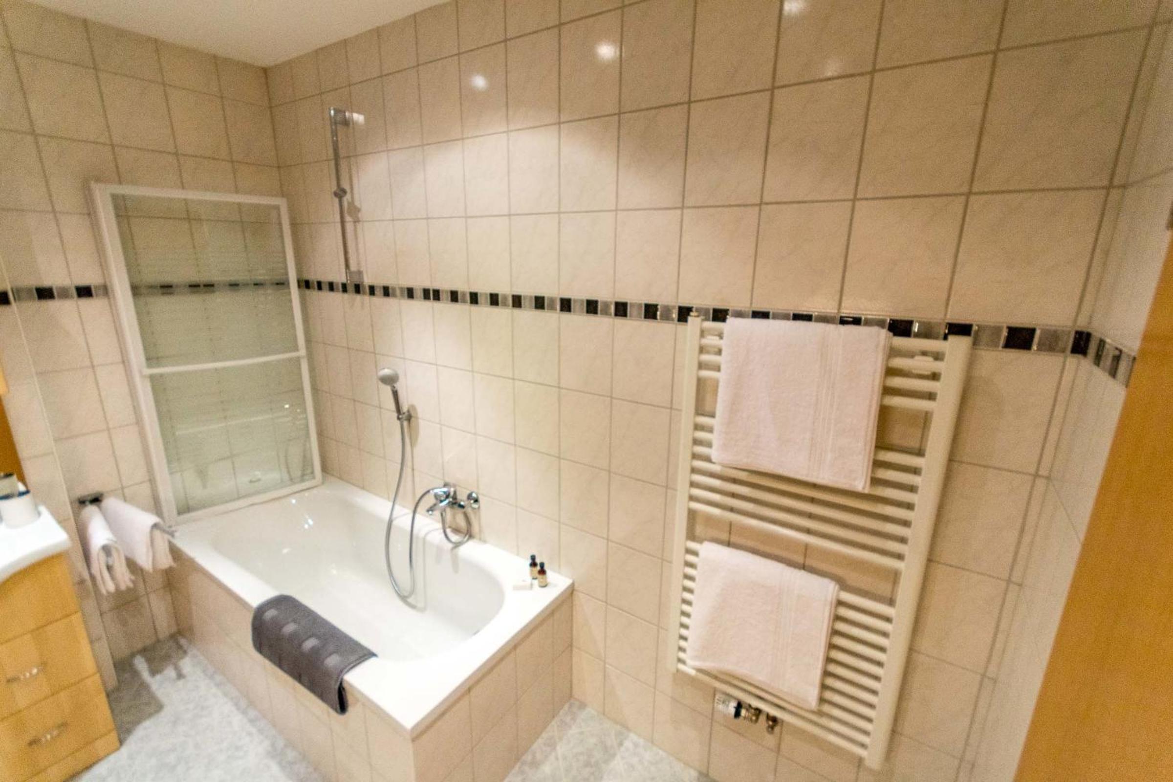 Two-Bedroom Apartment with Lake View photo 2