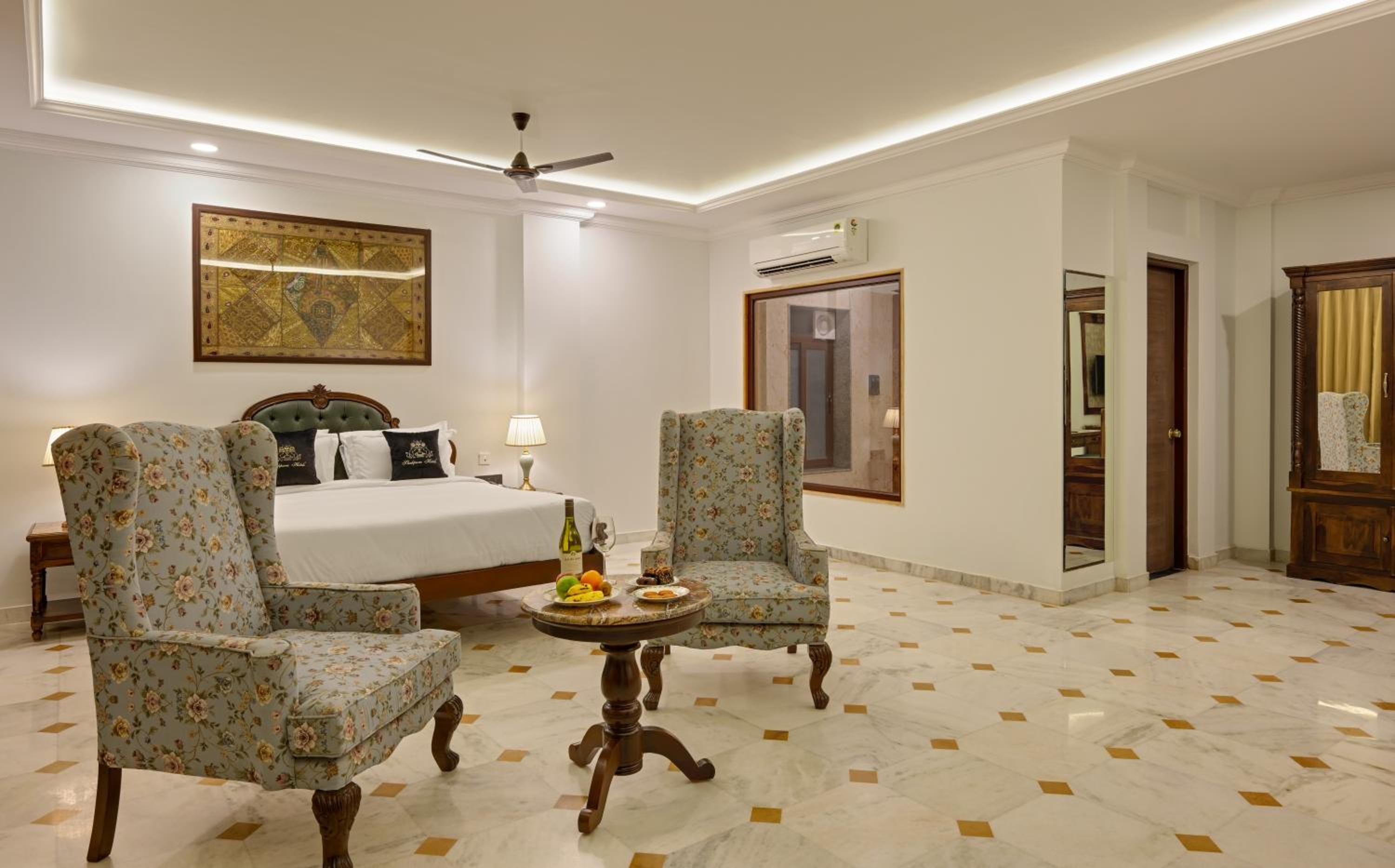 Suite: 15% off on Food, 10% off on Railway Station Transfer, 10 % off on Laundry - Photo 14