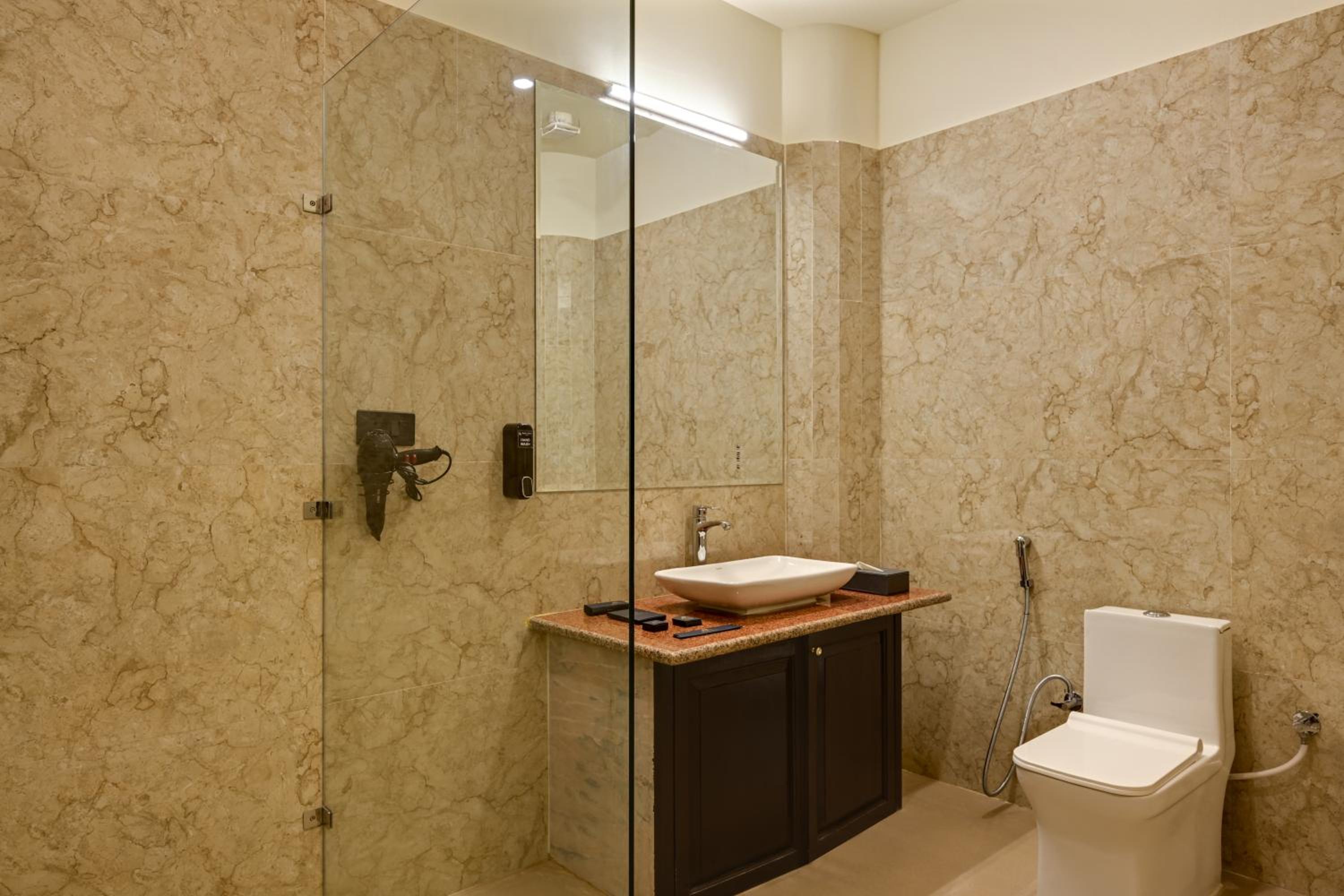 Suite: 15% off on Food, 10% off on Railway Station Transfer, 10 % off on Laundry - Photo 8