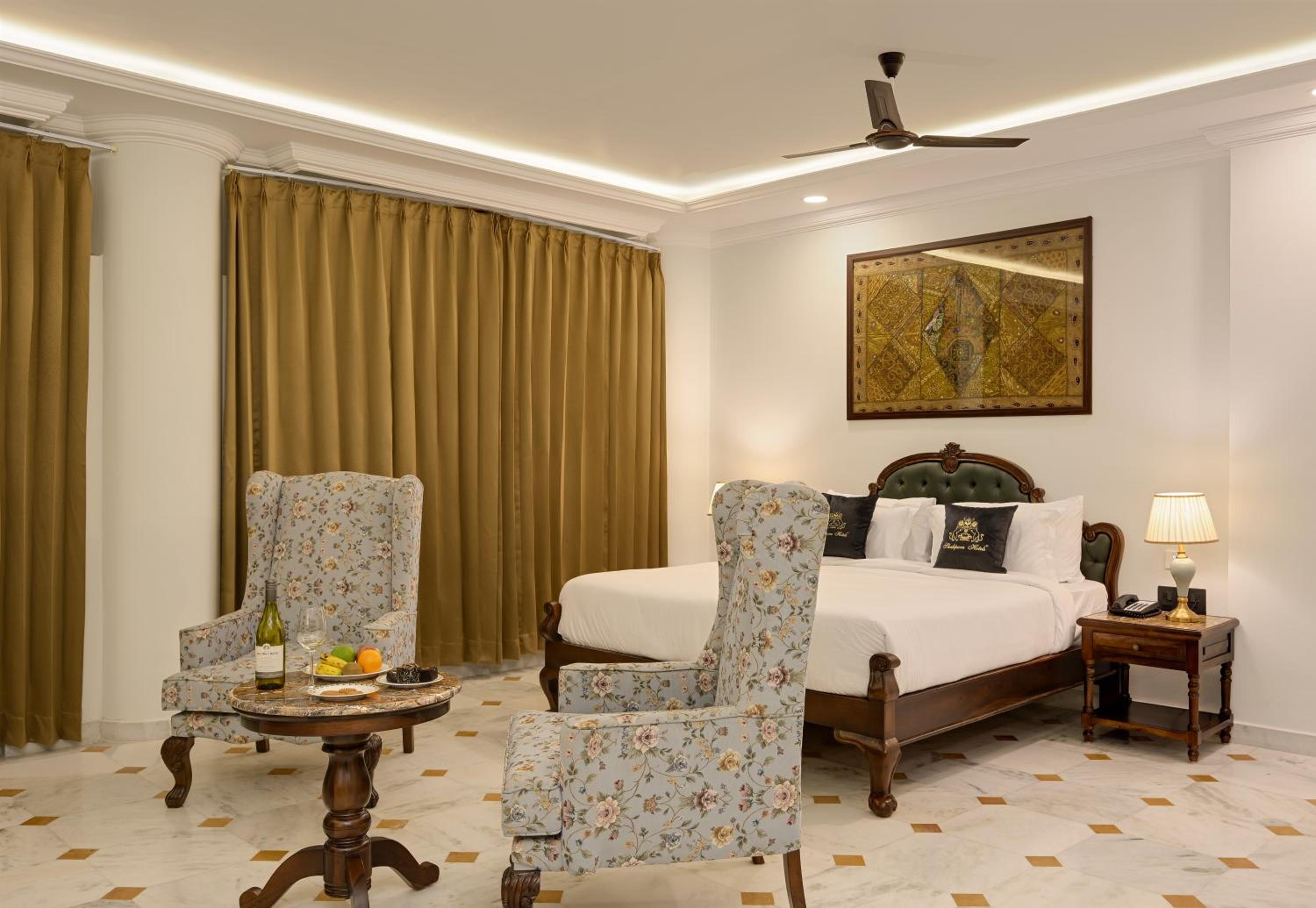 Suite: 15% off on Food, 10% off on Railway Station Transfer, 10 % off on Laundry - Photo 12