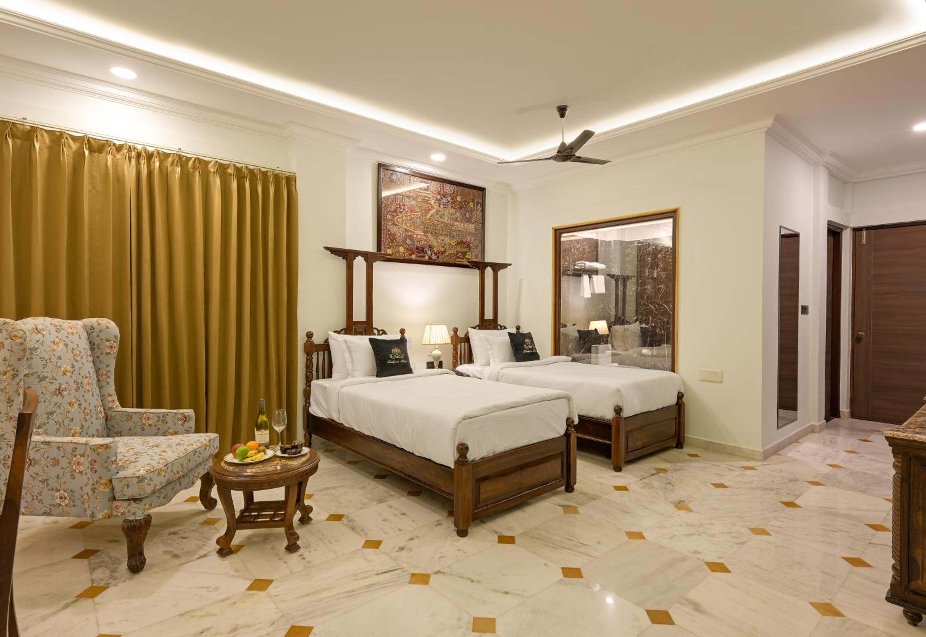 Suite: 15% off on Food, 10% off on Railway Station Transfer, 10 % off on Laundry - Photo 11