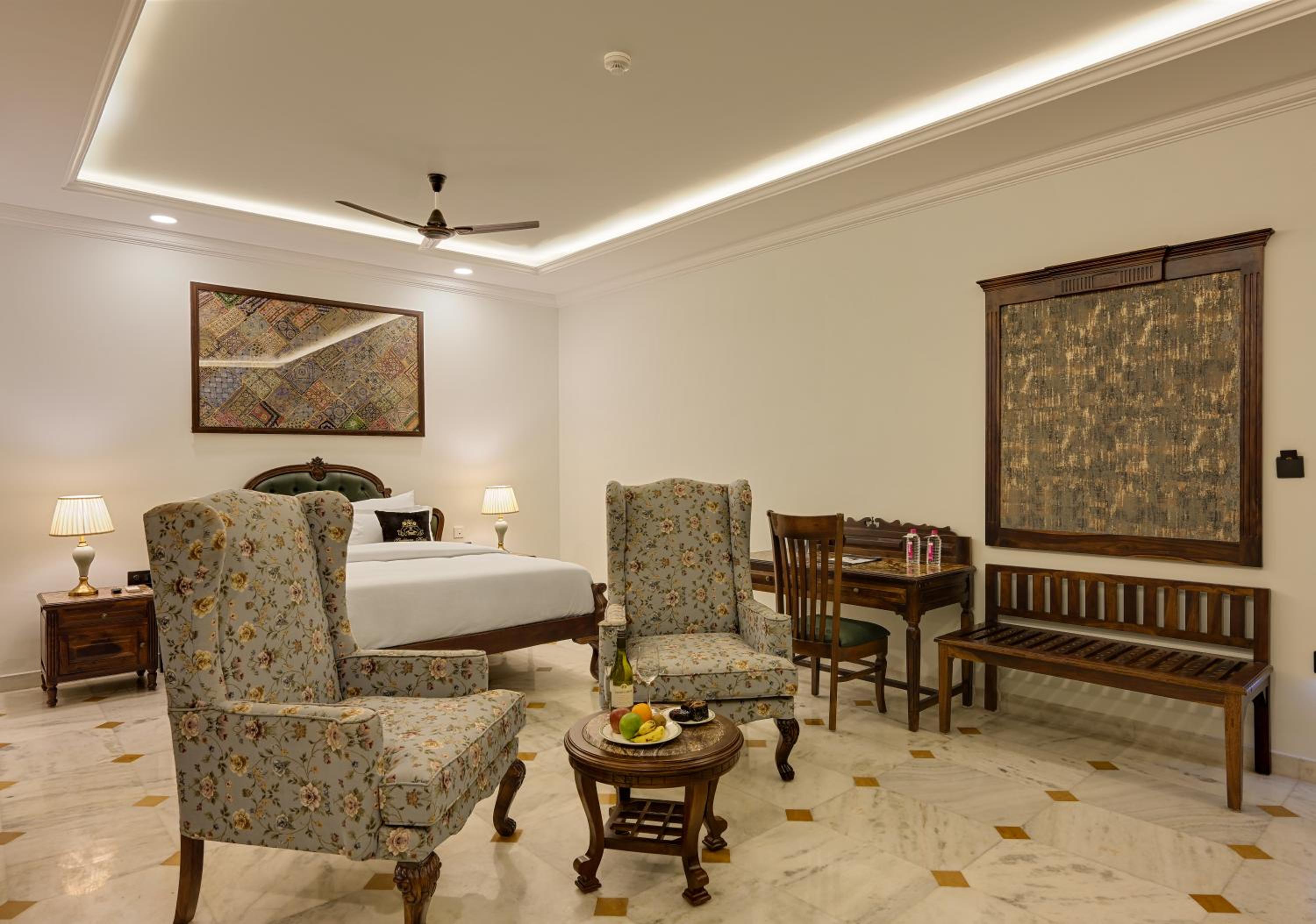 Suite: 15% off on Food, 10% off on Railway Station Transfer, 10 % off on Laundry - Photo 9