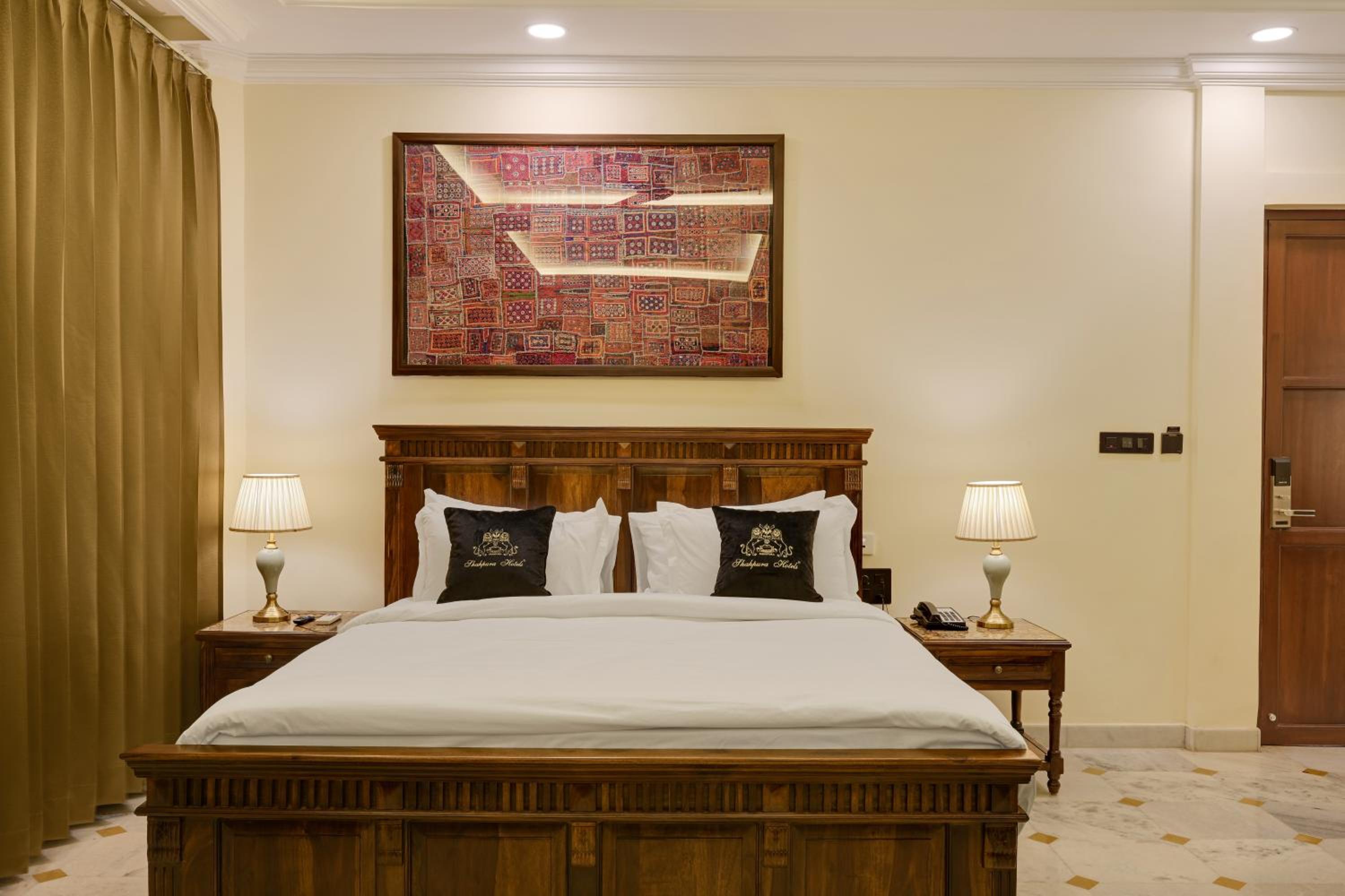 Suite: 15% off on Food, 10% off on Railway Station Transfer, 10 % off on Laundry - Photo 2
