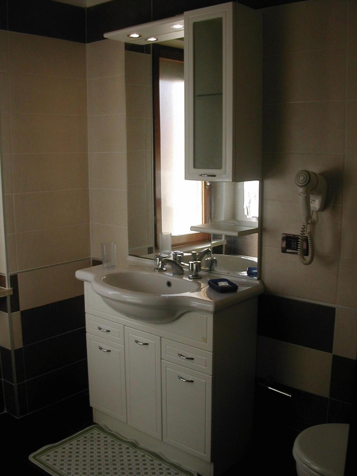 One-Bedroom Apartment (4 Adults) - Photo 5