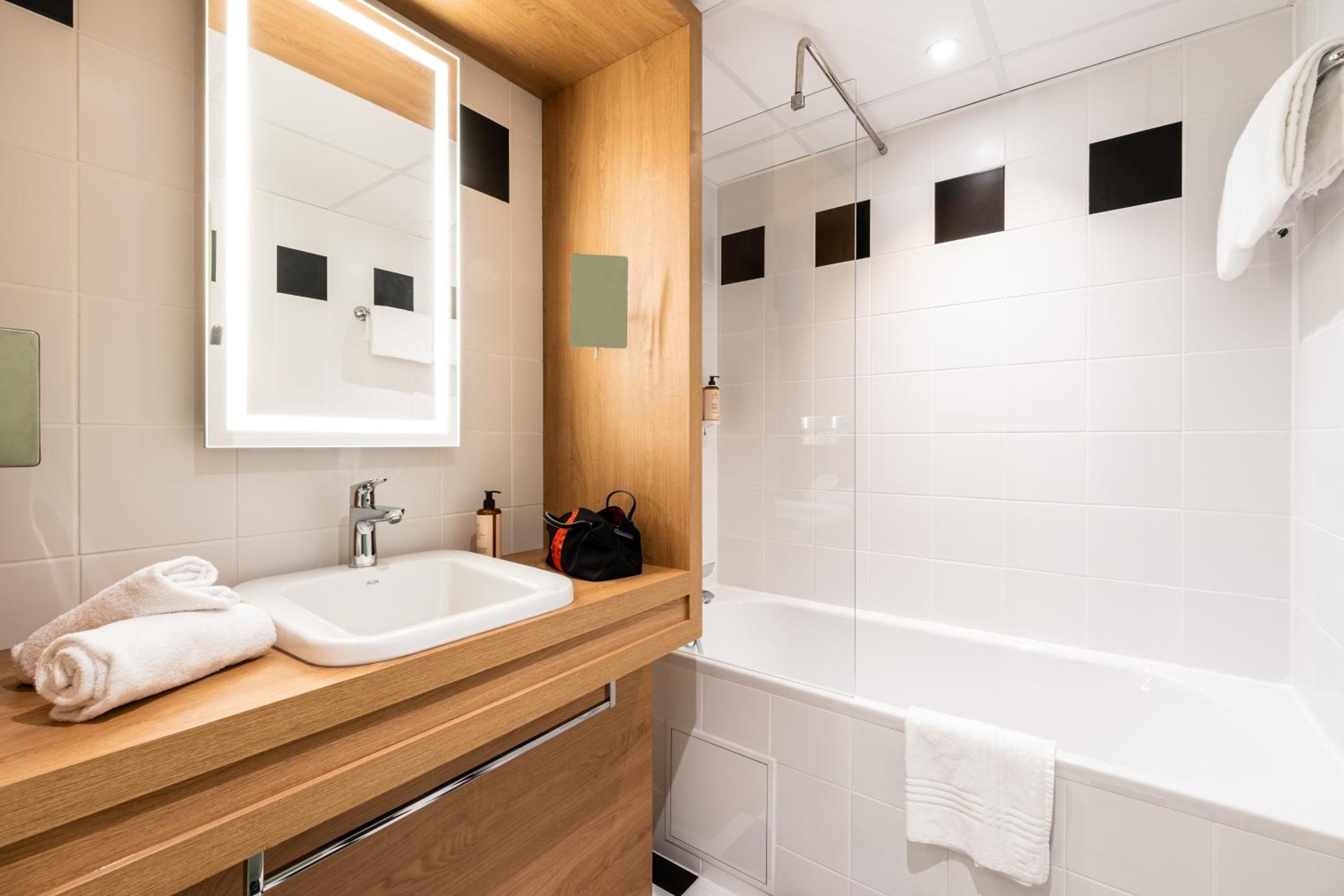 Classic Room with 1 Double Bed and 1 Sofa Bed with Spa Access photo 3