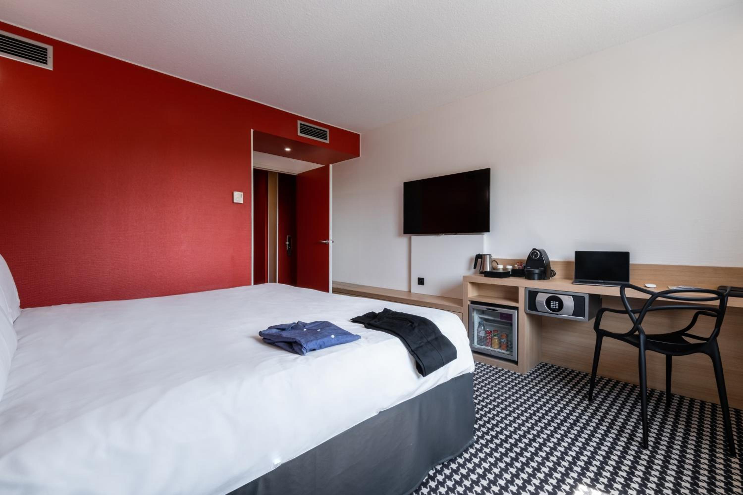 Classic Room with 1 Double Bed and access to the Spa photo 3