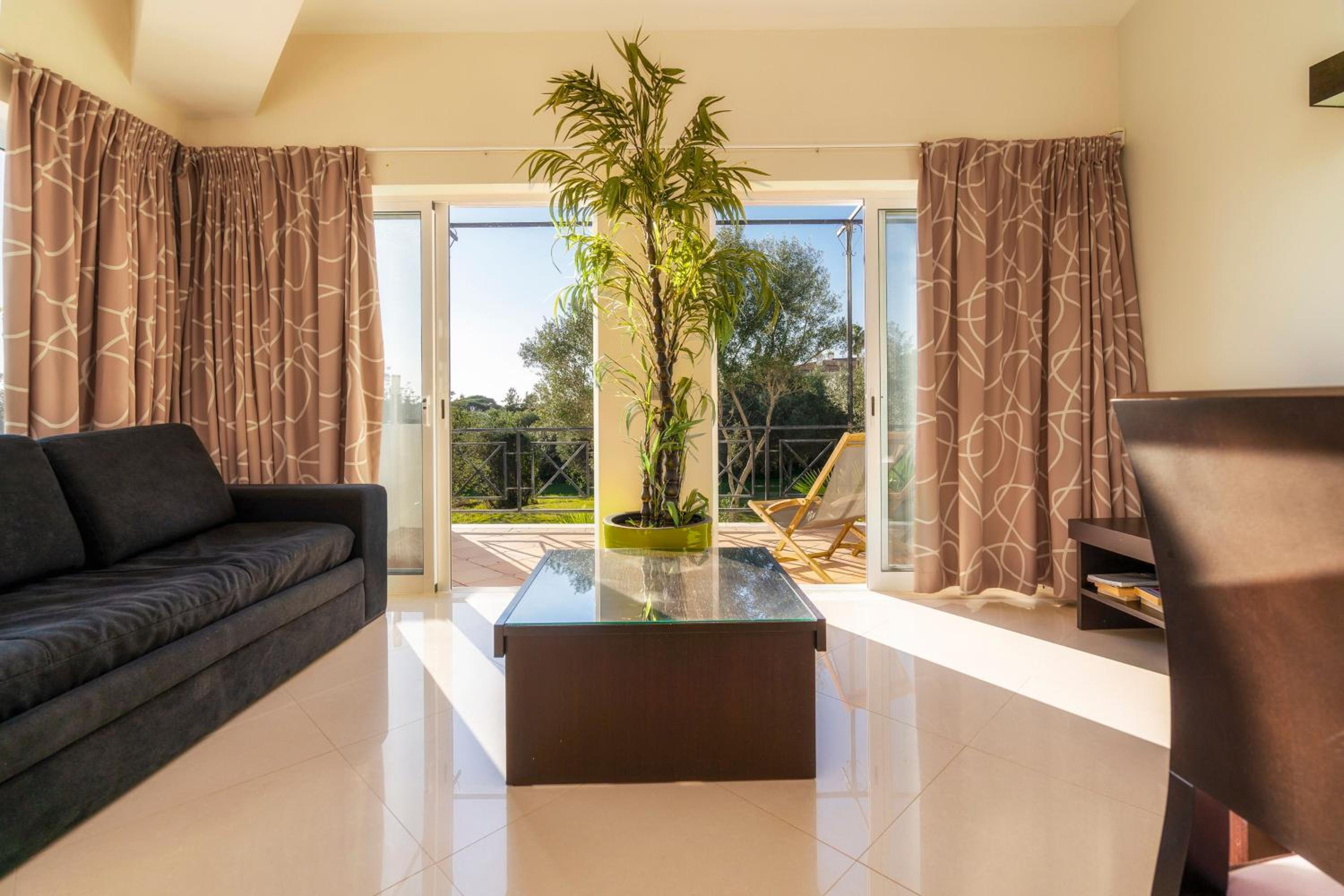 One-Bedroom Apartment with Garden View