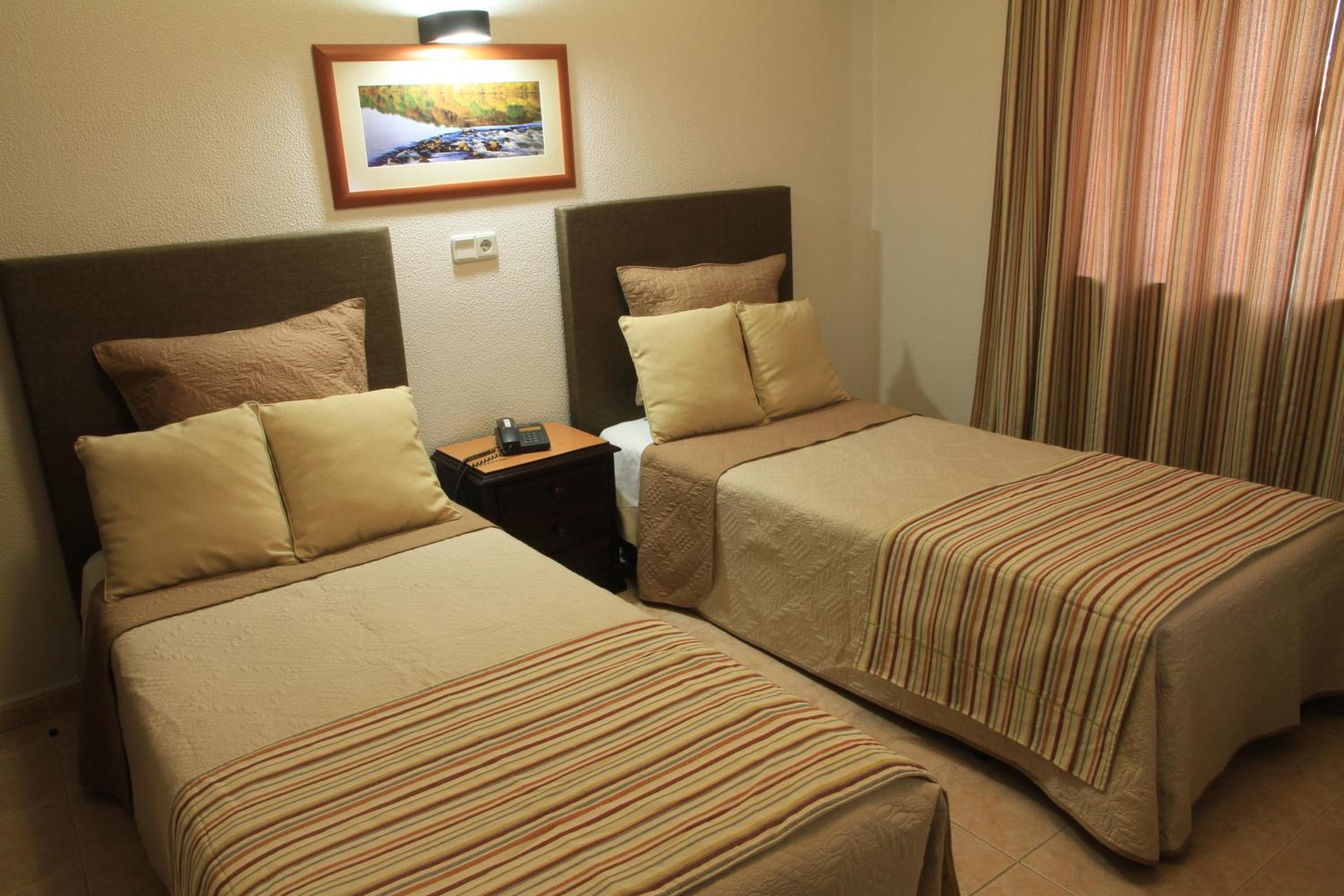 Twin Room - Photo 4