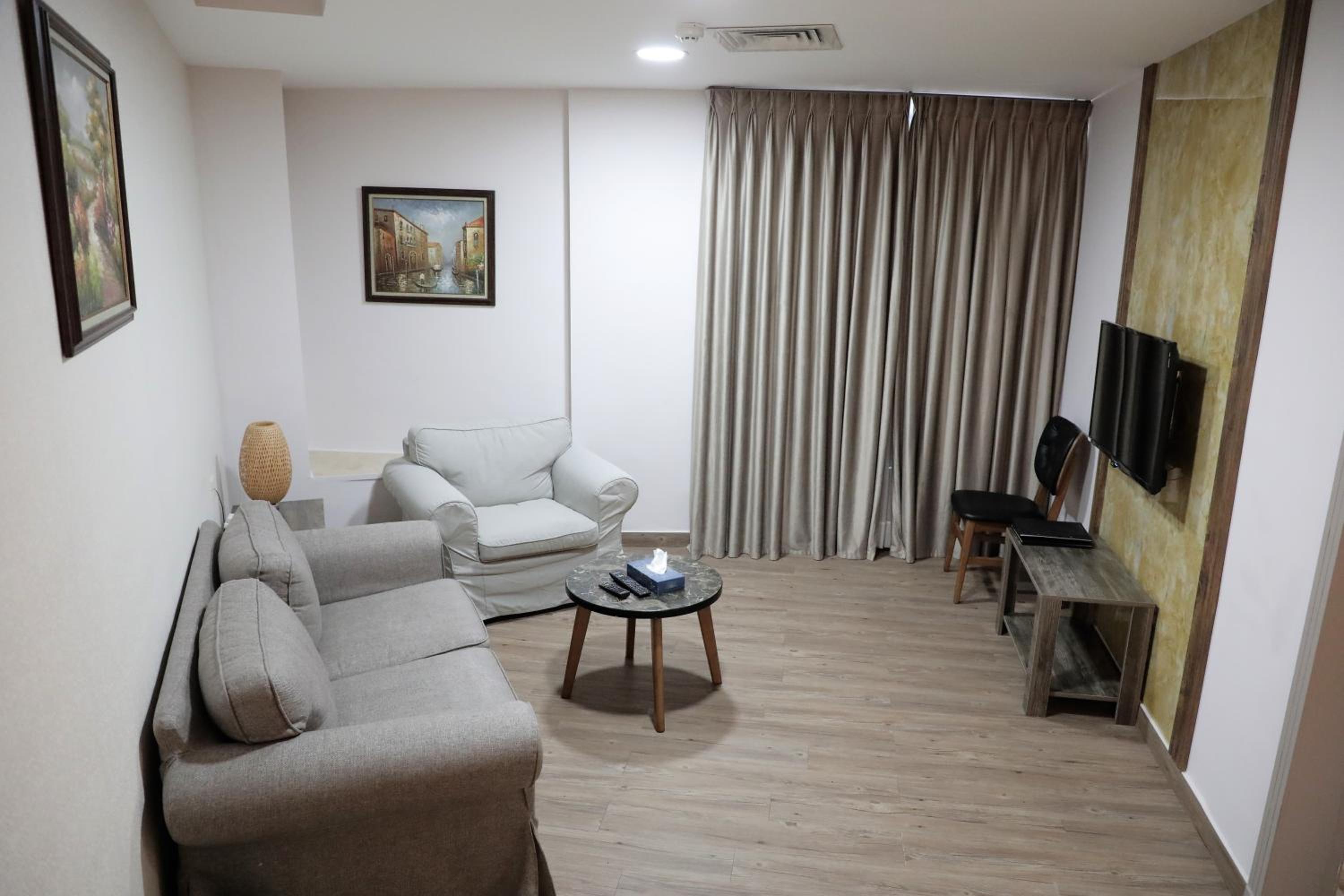One-Bedroom Suite photo 3