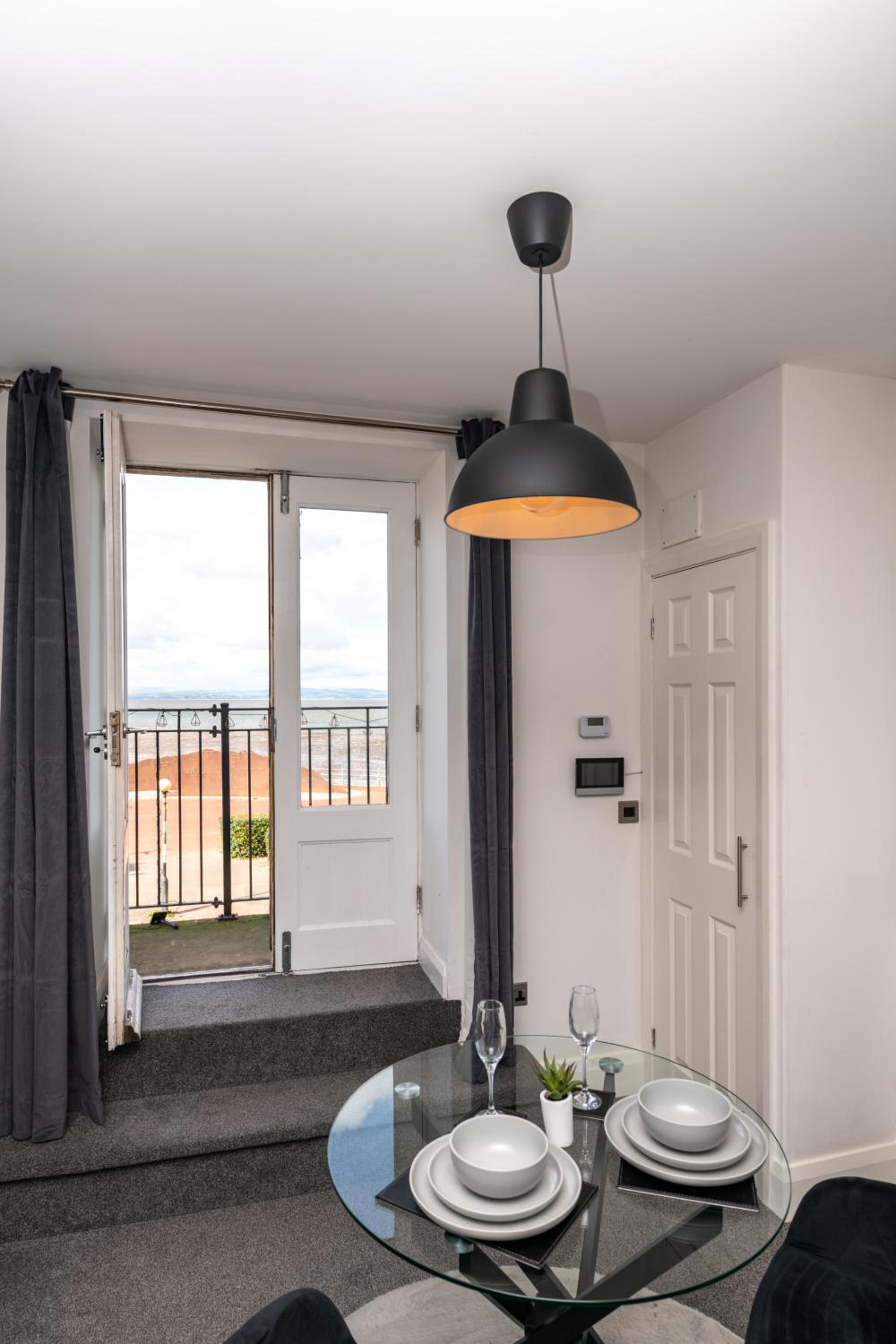 Apartment with Balcony photo 3