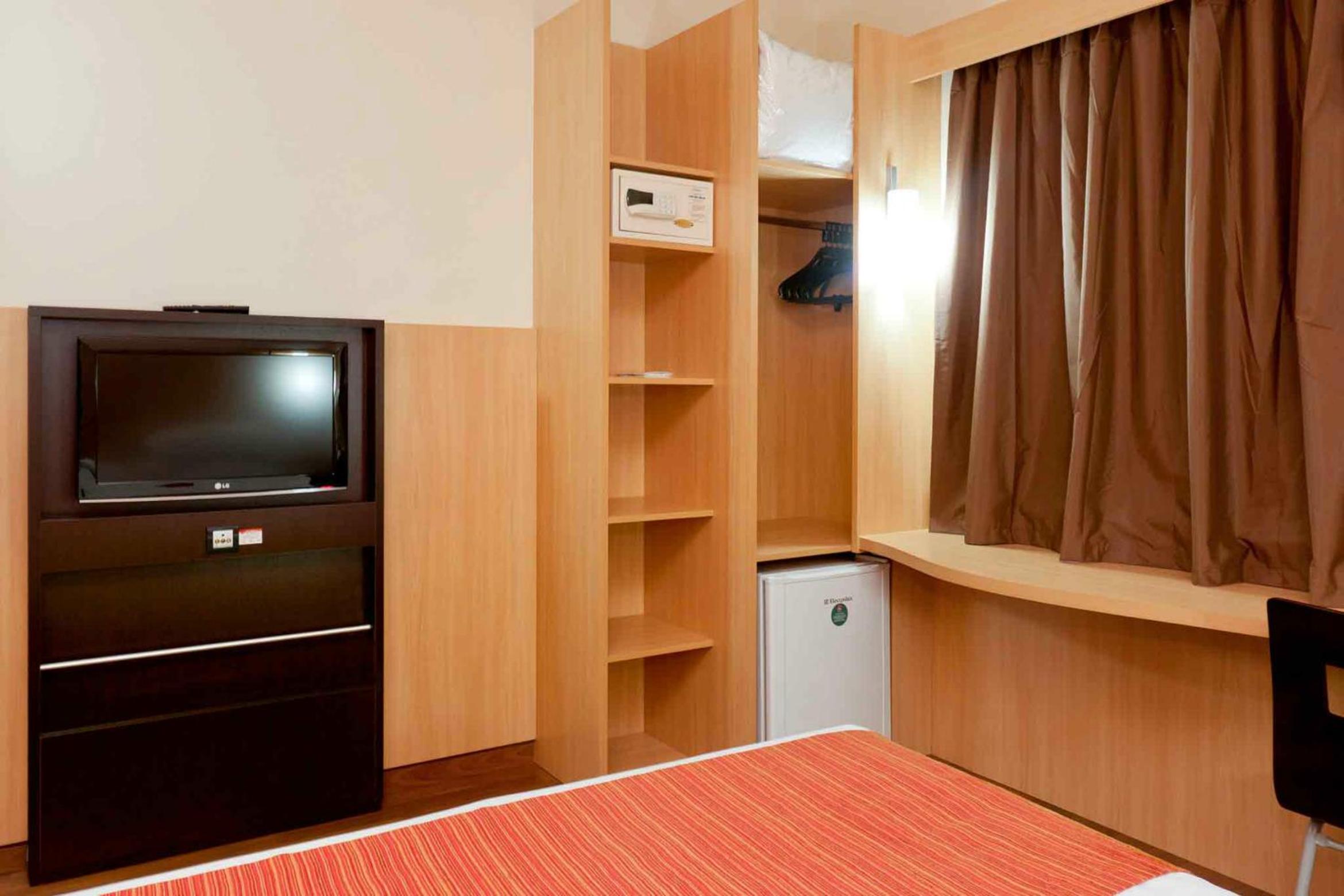 Standard Double Room with Double Bed - Photo 5