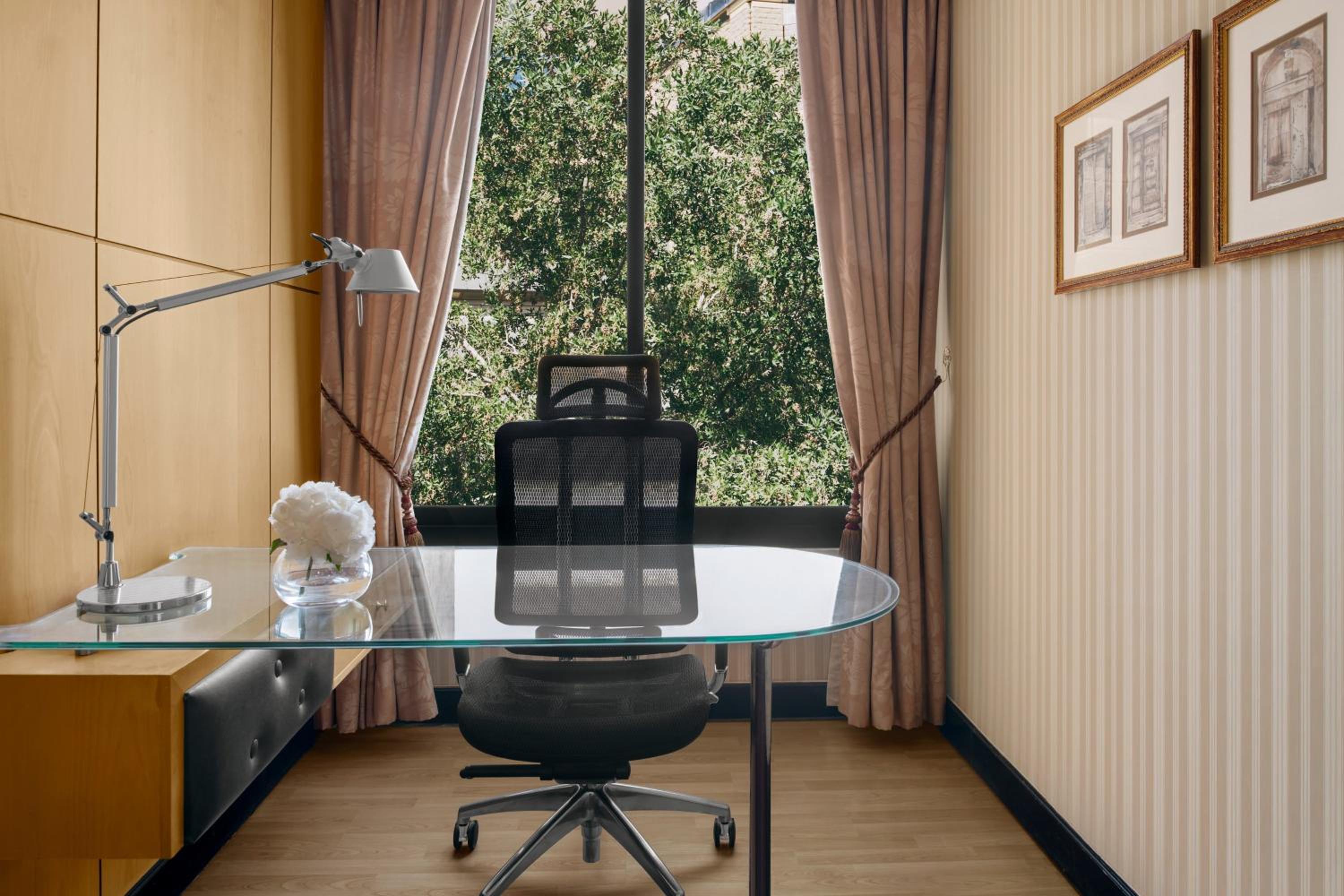 One-Bedroom King Suite - Photo 3