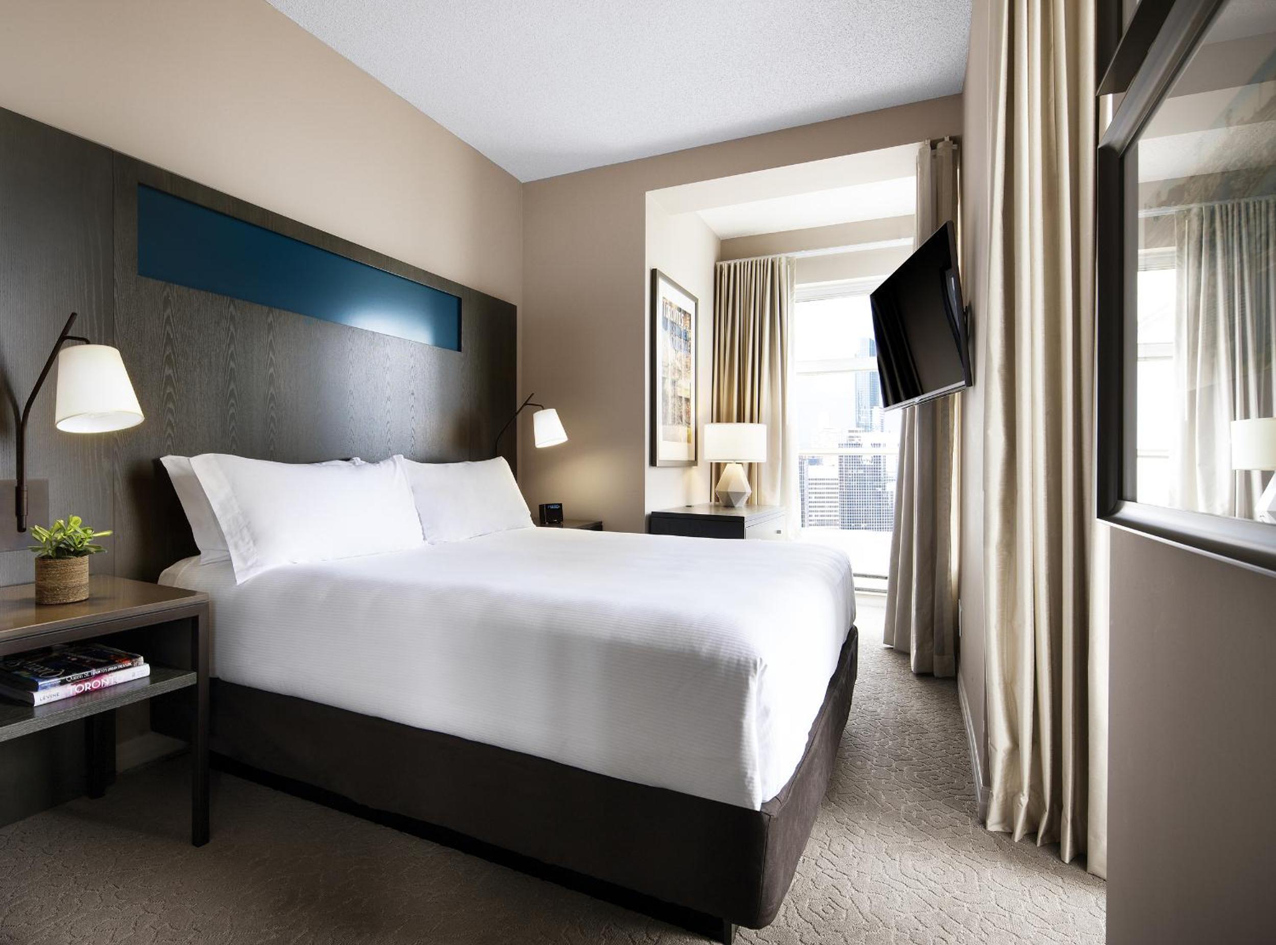 Tower ONE Suite - Photo 3