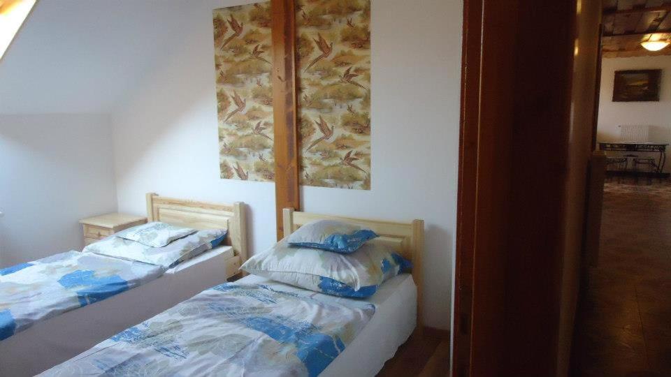 Eight-Bedroom House photo 3
