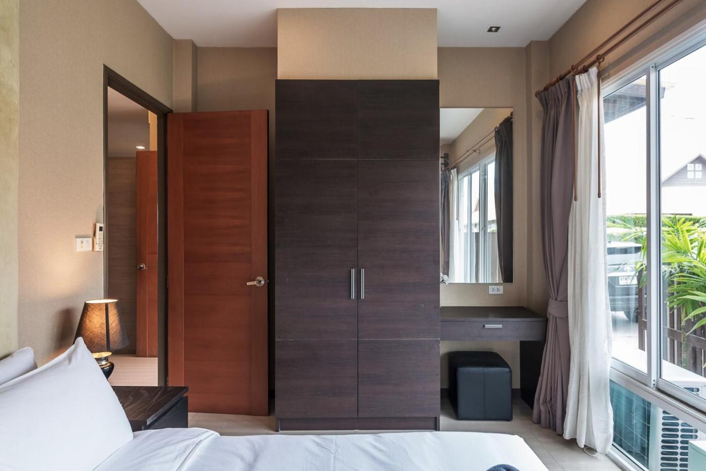 Three-Bedroom House - Photo 8