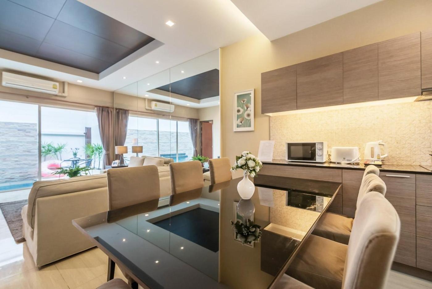 Three-Bedroom House - Photo 2