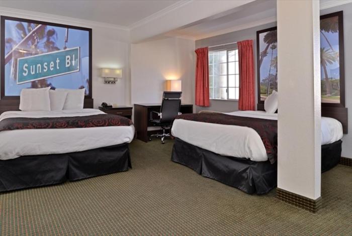 Queen Room with Two Queen Beds photo 1