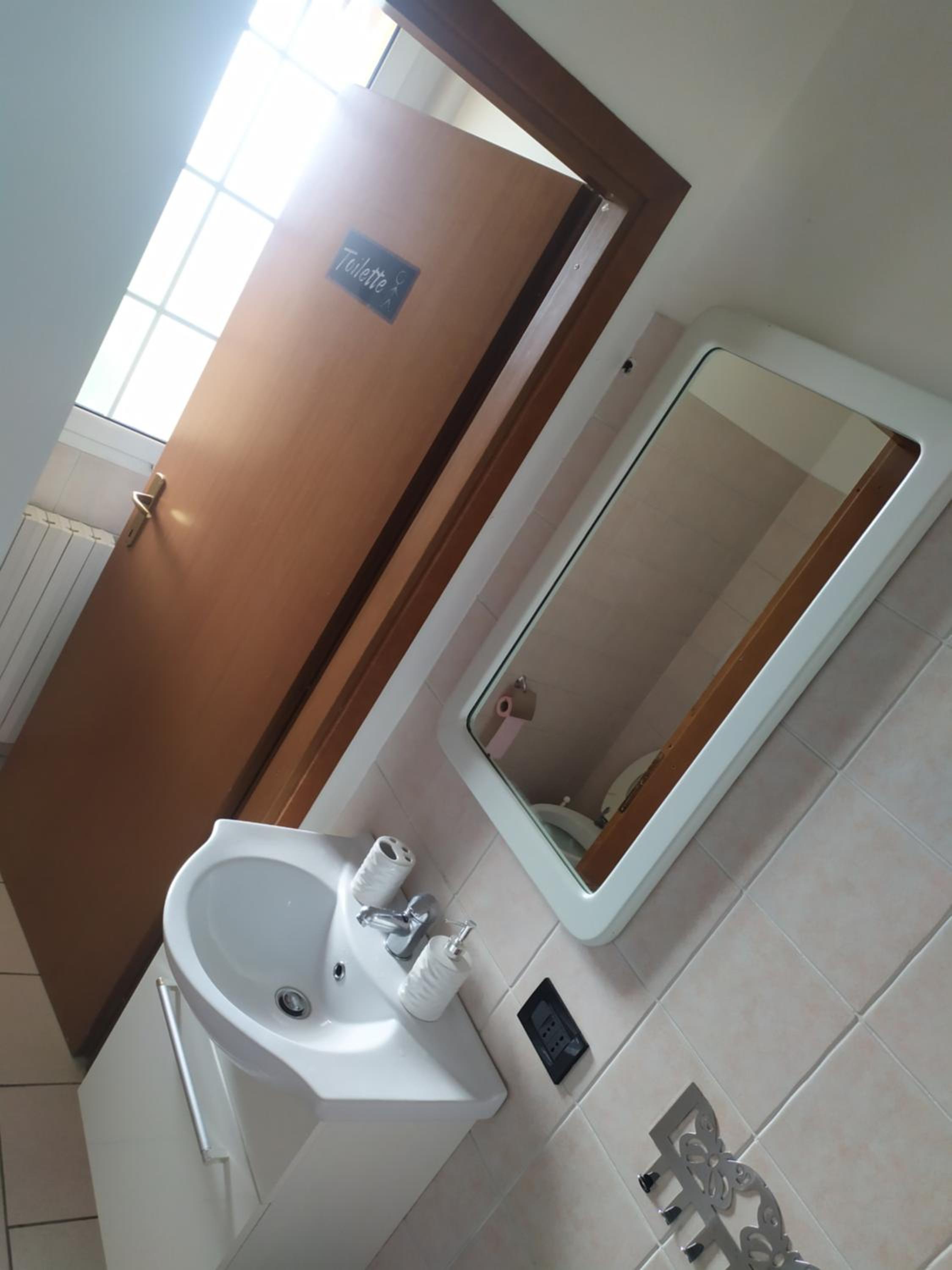 Standard Single Room with Shared Bathroom photo 2