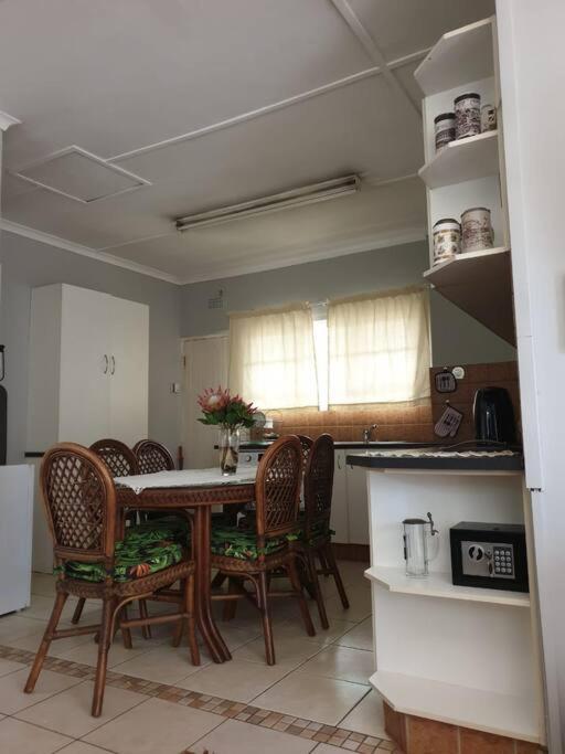 One-Bedroom House photo 2