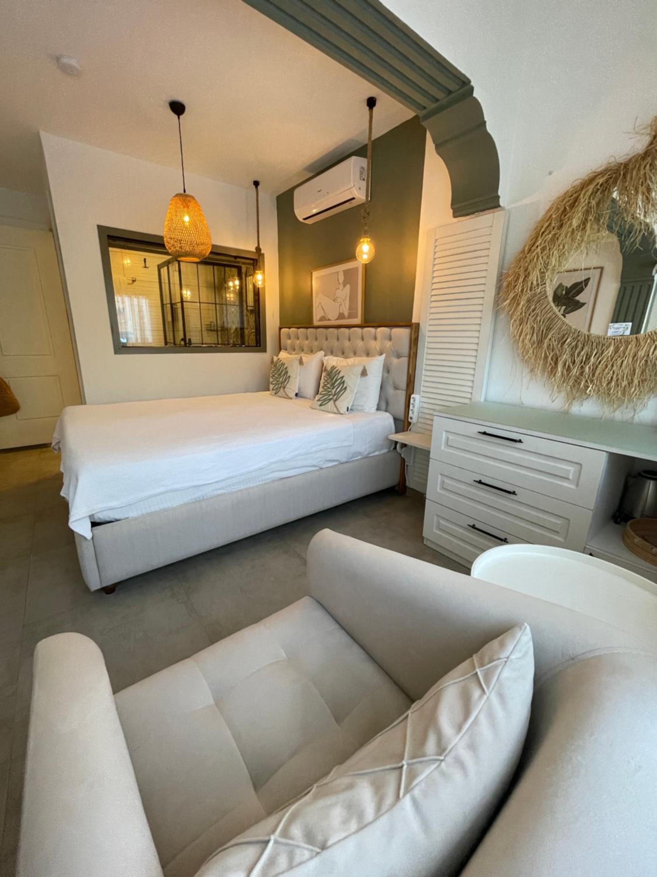 Standard Double Room - Photo 8