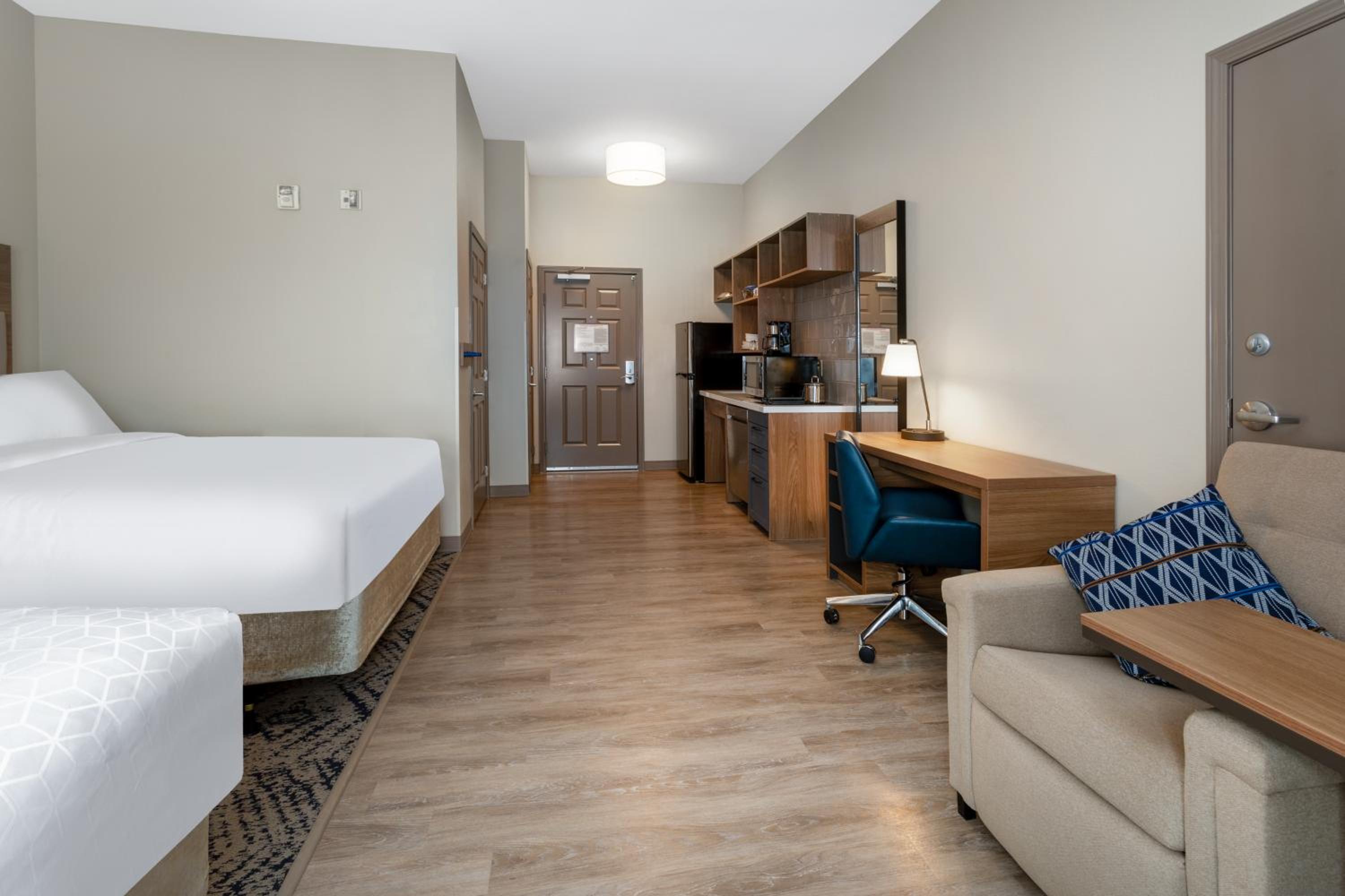 Queen Studio Suite with Two Queen Beds - Mobility Access Tub/Non-Smoking - Photo 6